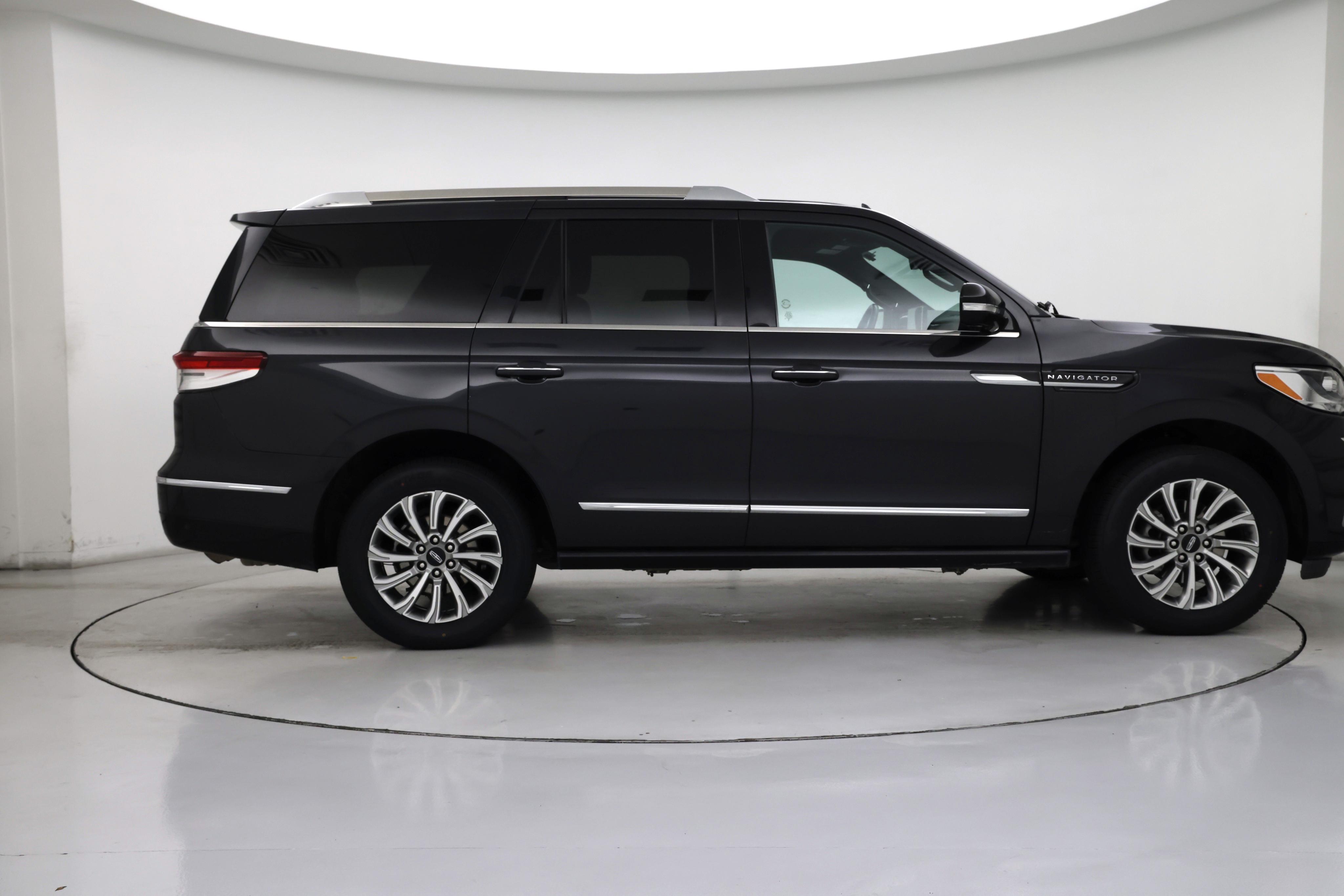 Thumbnail: 2023 Lincoln Navigator - 7