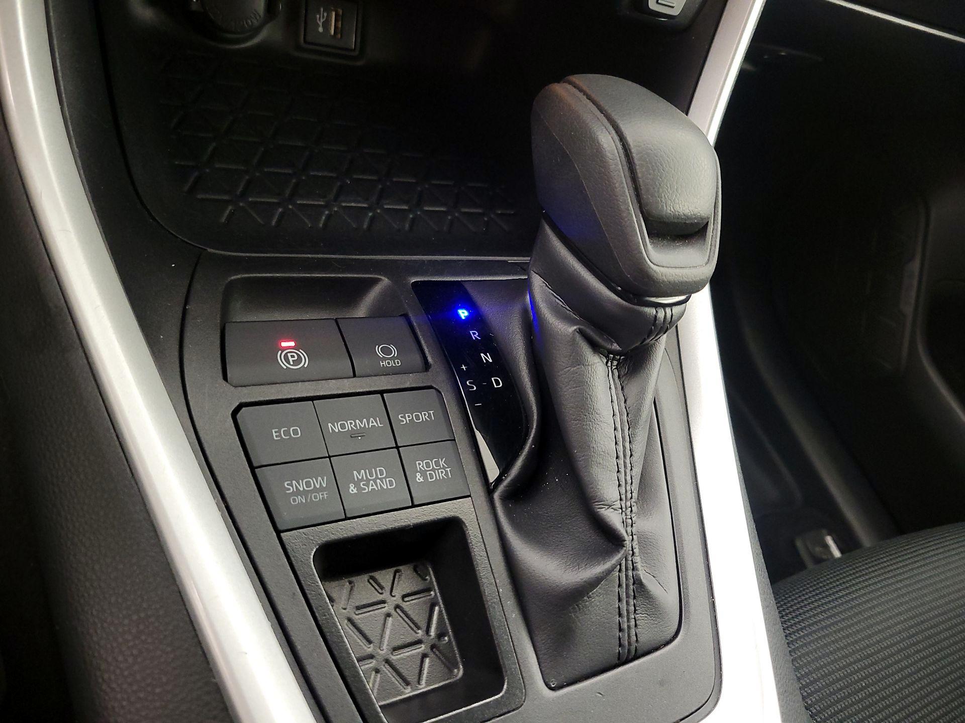 Thumbnail: 2024 Toyota RAV4 - 17