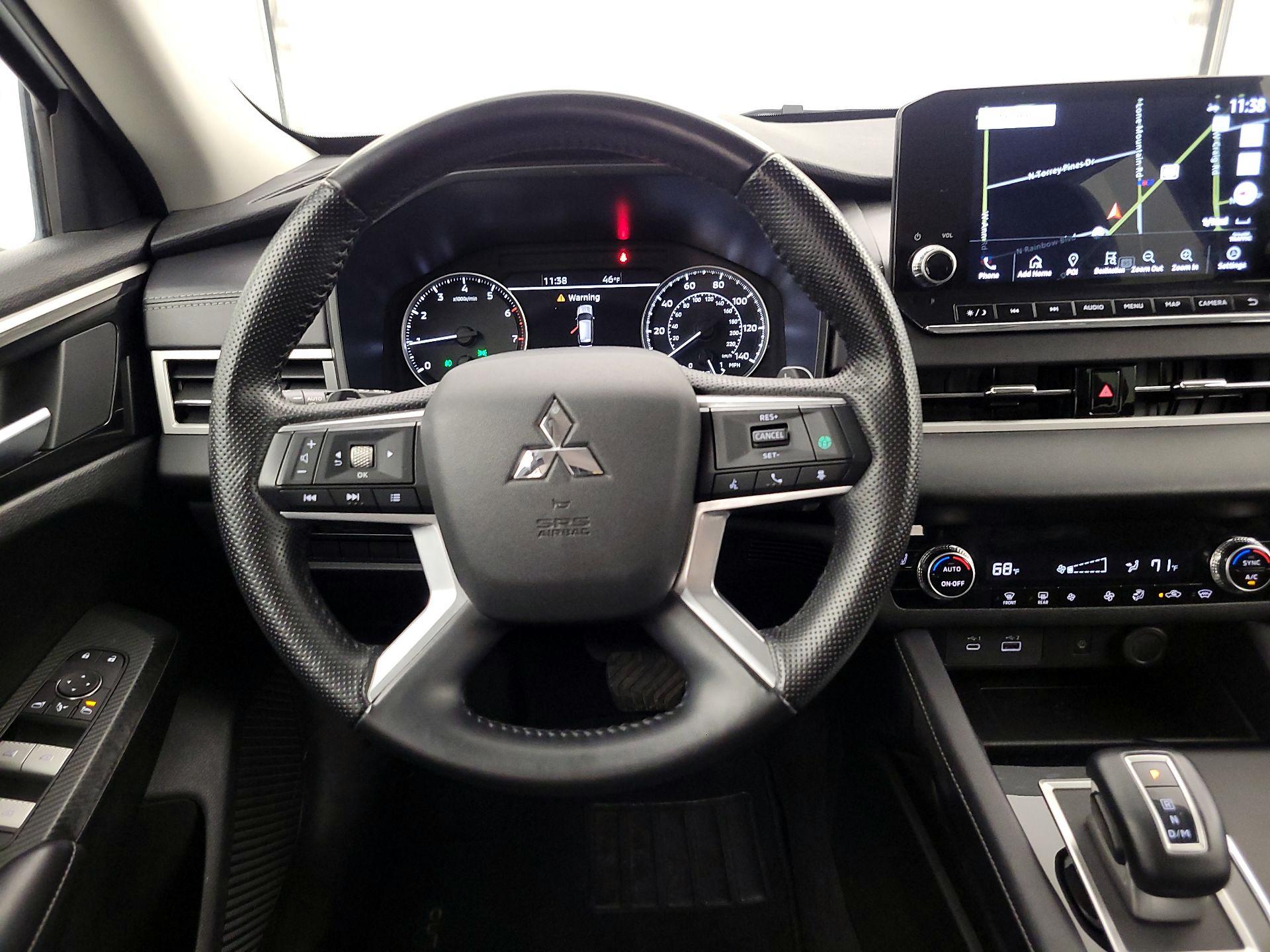 Thumbnail: 2024 Mitsubishi Outlander - 10