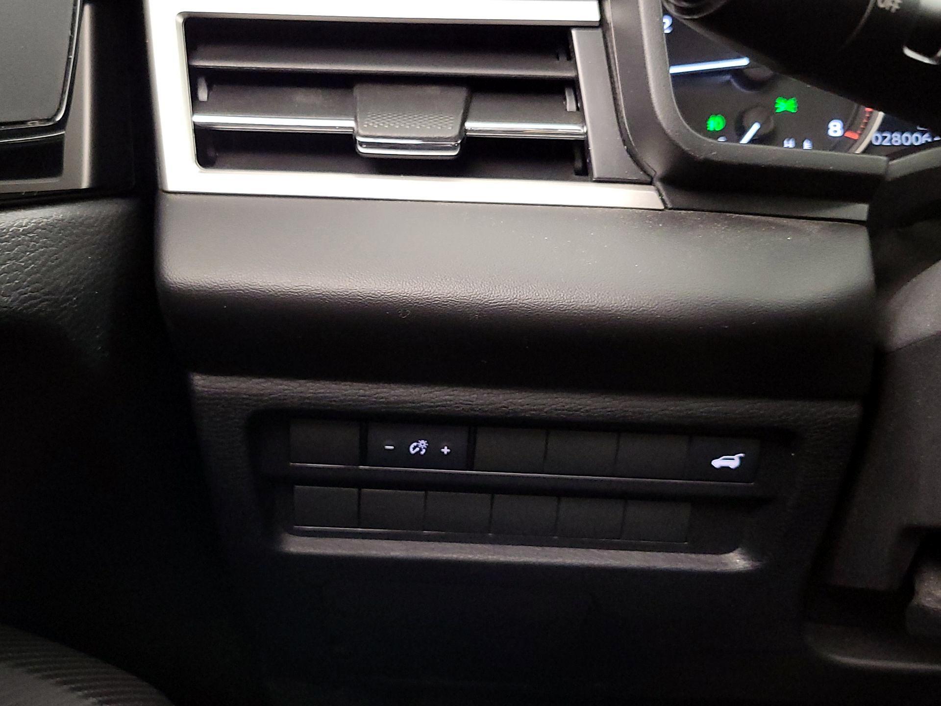 Thumbnail: 2024 Mitsubishi Outlander - 13