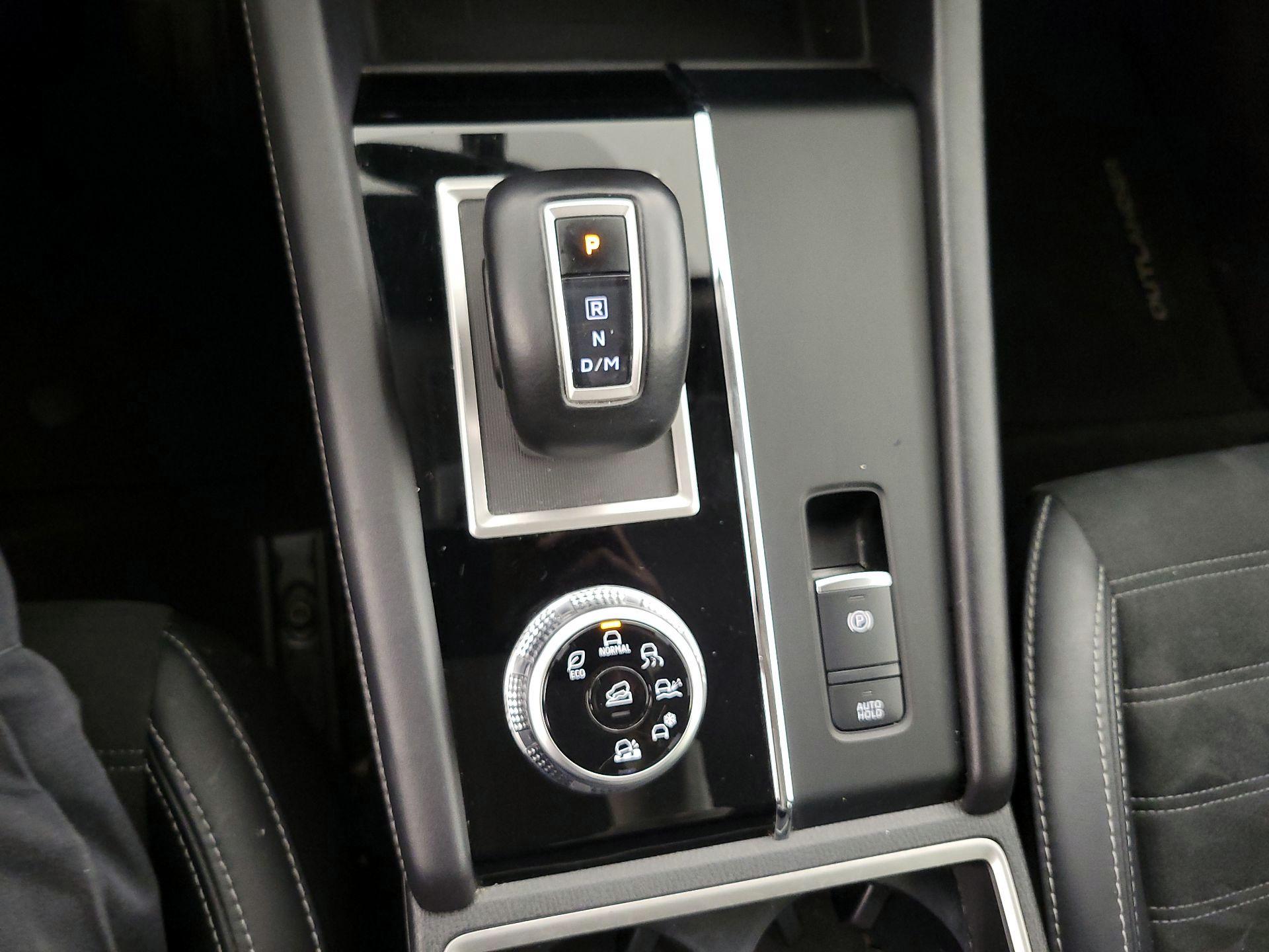 Thumbnail: 2024 Mitsubishi Outlander - 18