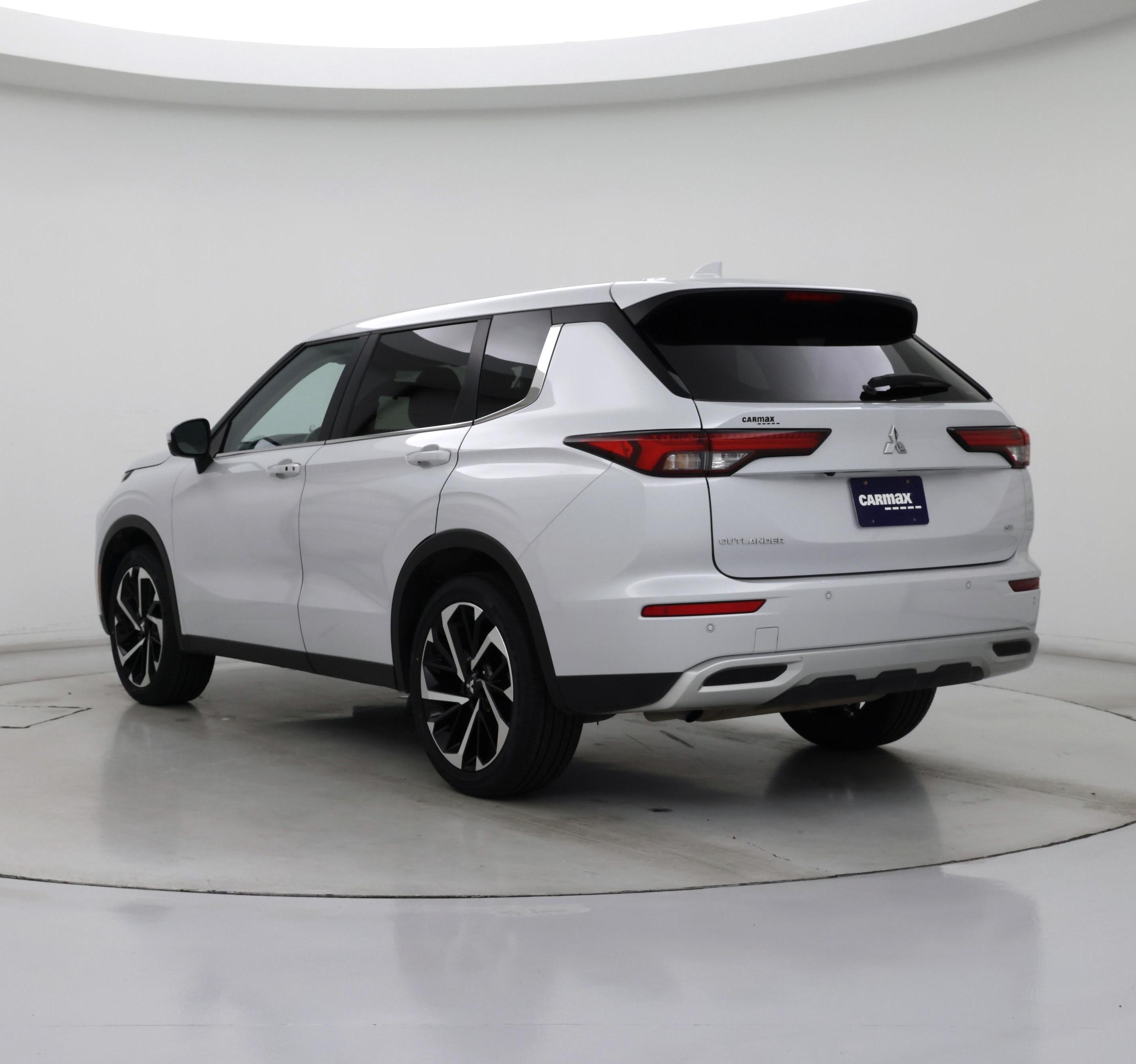 Thumbnail: 2024 Mitsubishi Outlander - 2