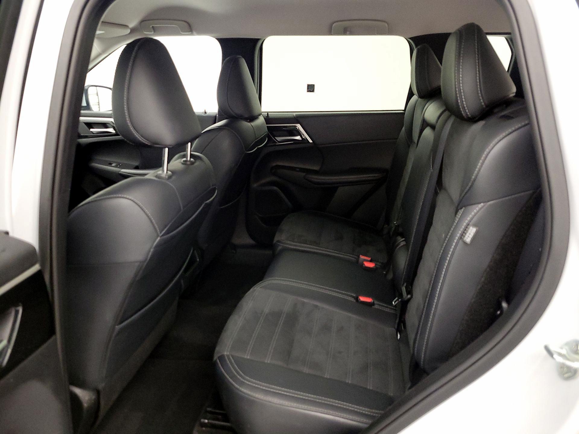 Thumbnail: 2024 Mitsubishi Outlander - 20