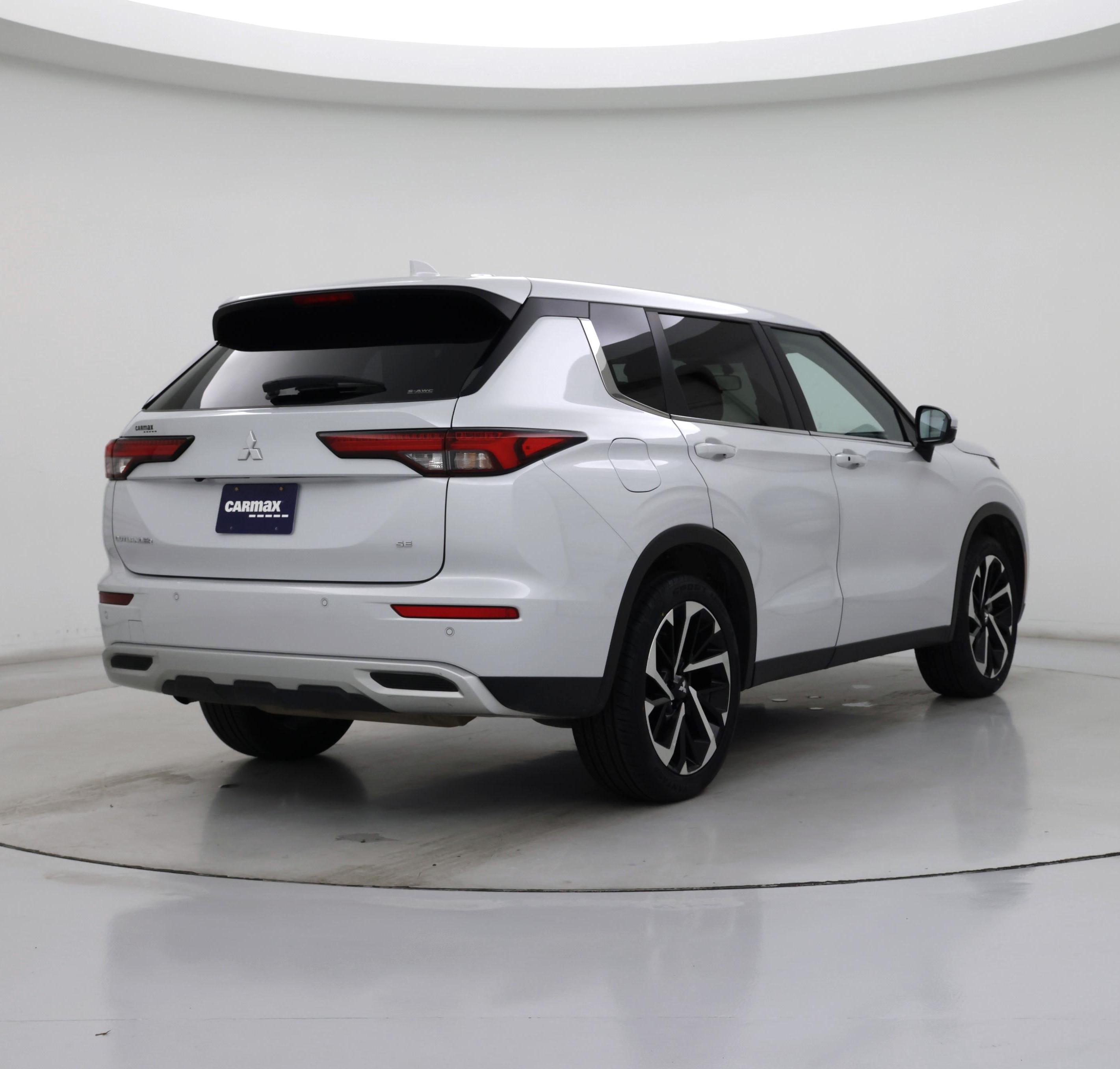 Thumbnail: 2024 Mitsubishi Outlander - 8