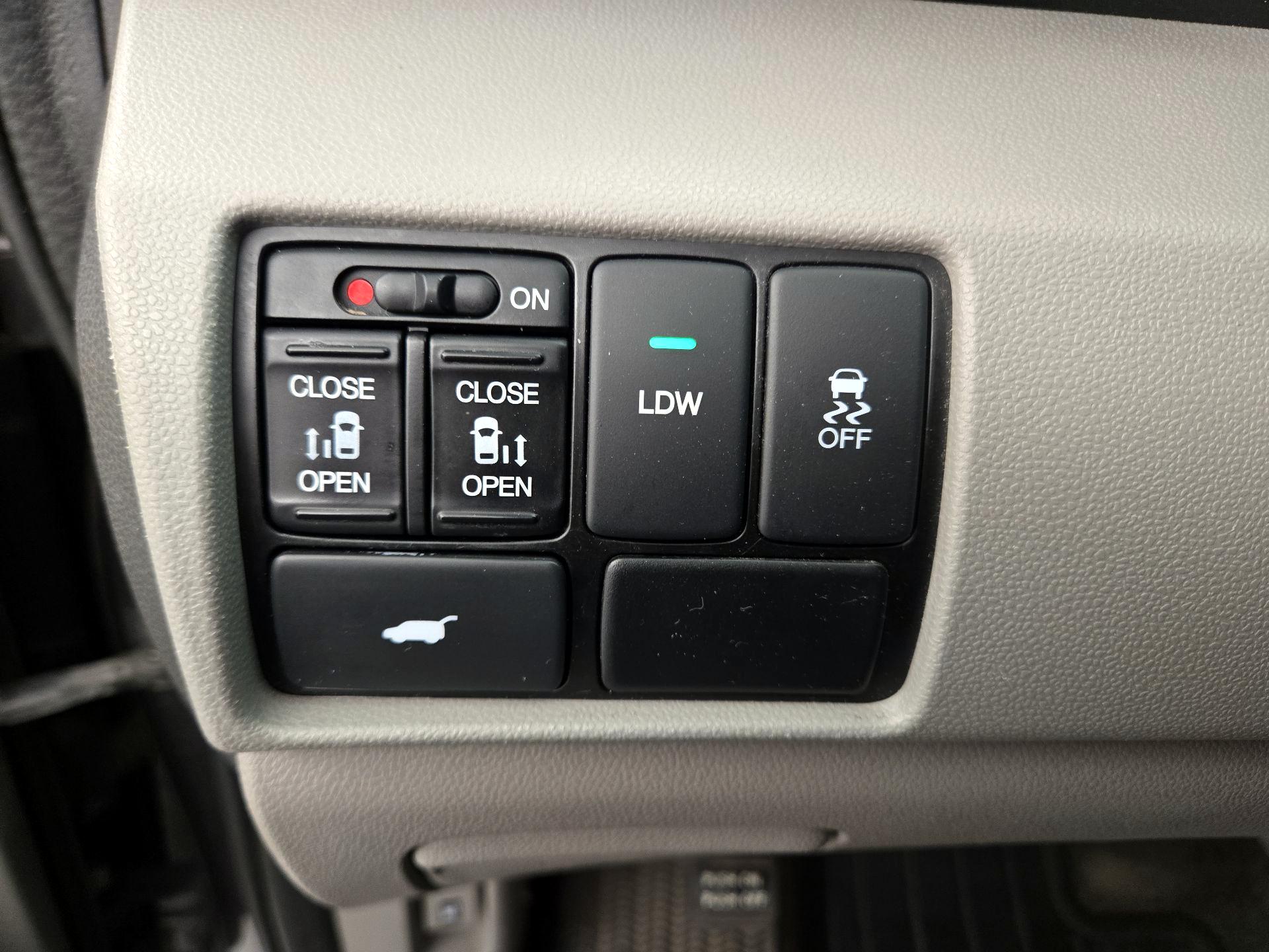 Thumbnail: 2016 Honda Odyssey - 13