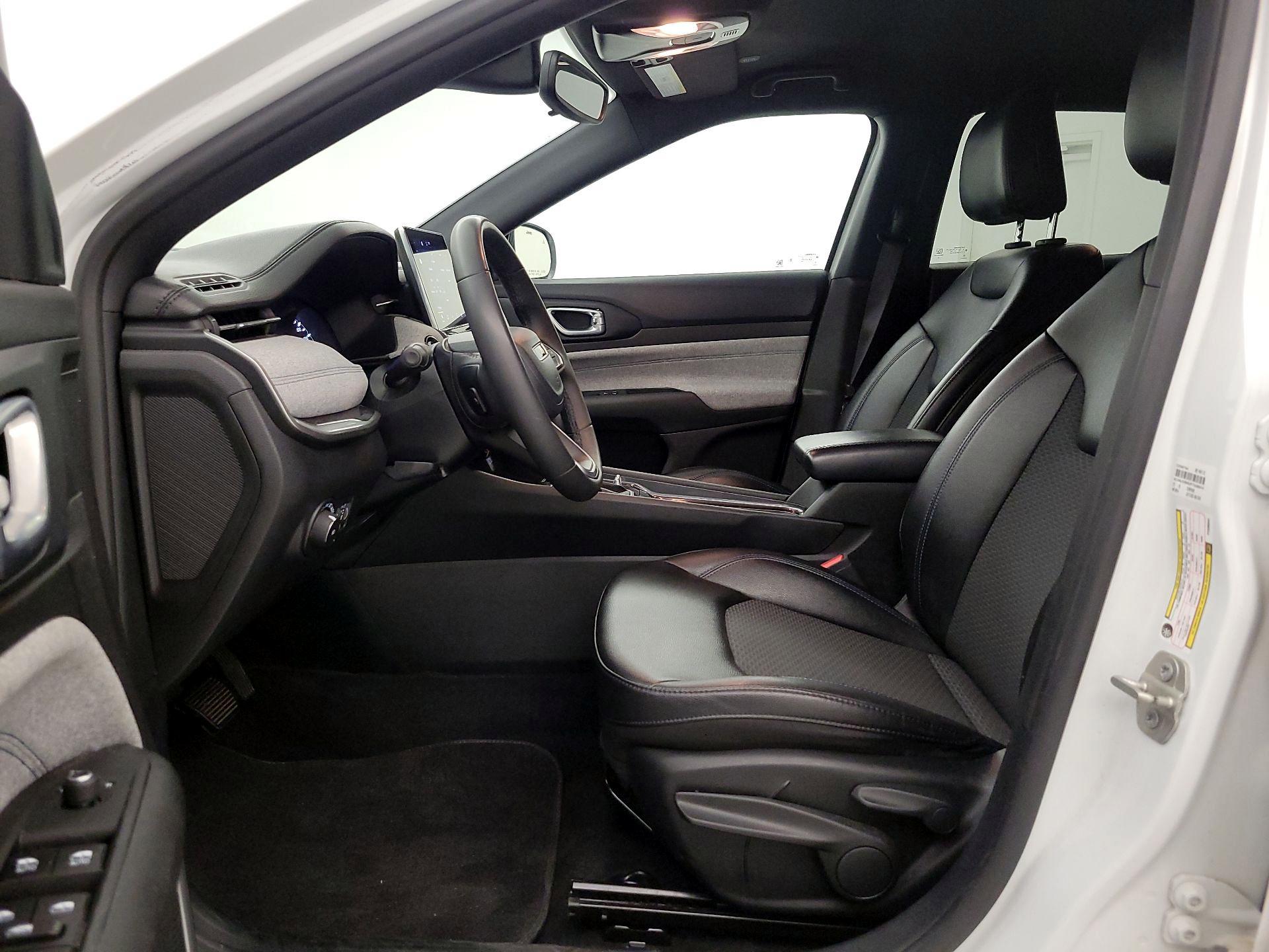 Thumbnail: 2023 Jeep Compass - 11