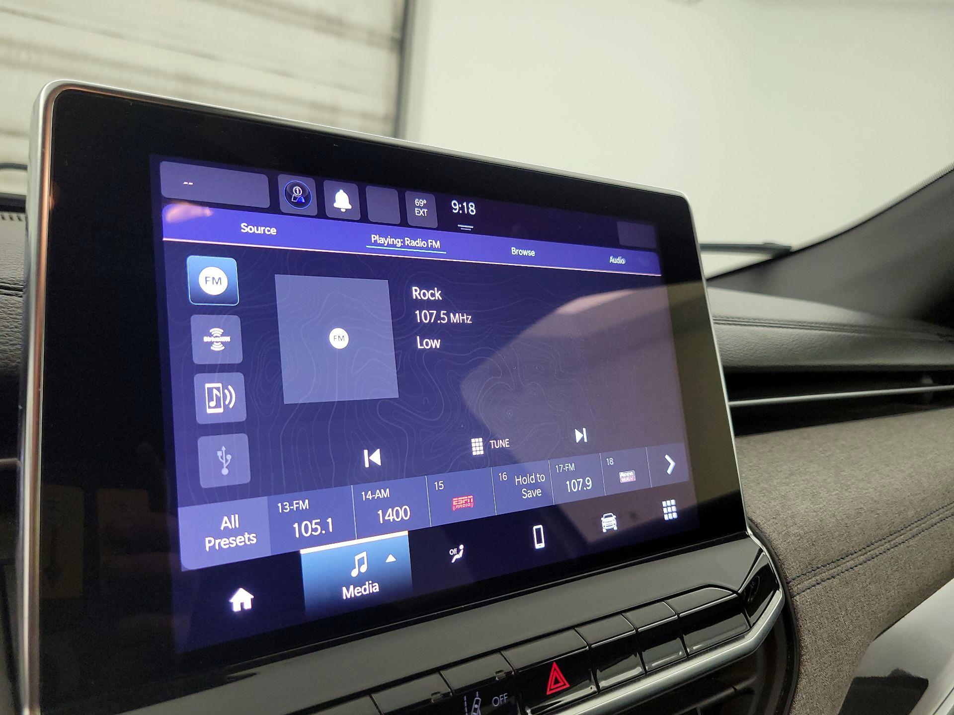 Thumbnail: 2023 Jeep Compass - 15