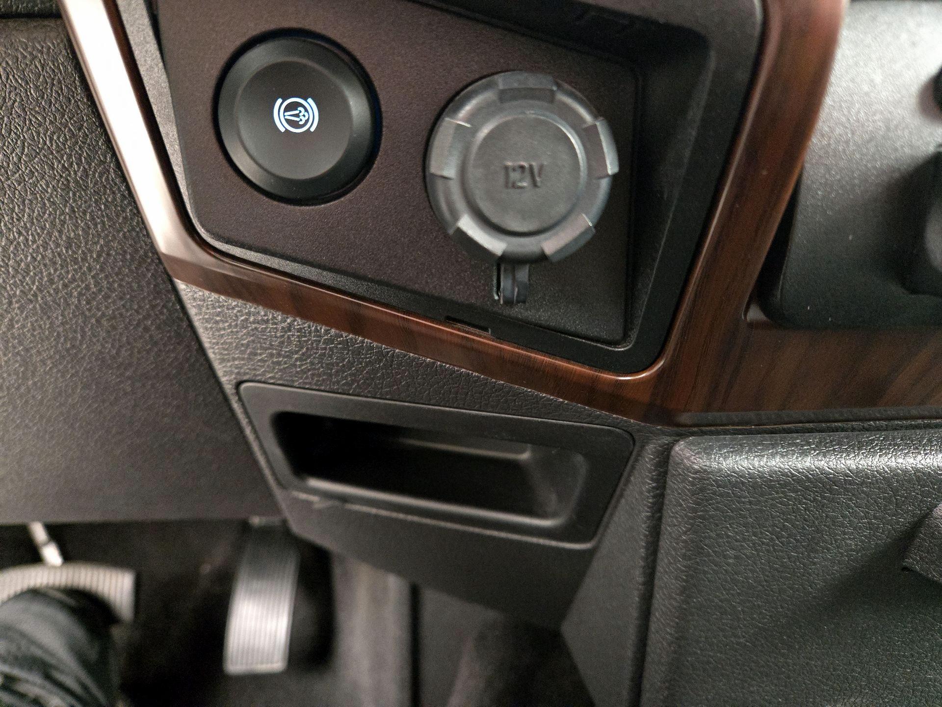 Thumbnail: 2016 Ford F-250 - 18