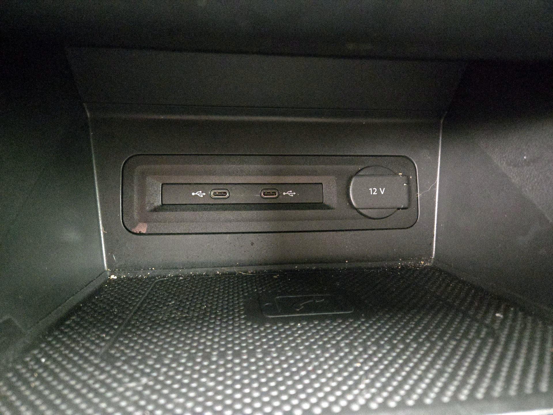 Thumbnail: 2021 Volkswagen Atlas - 18