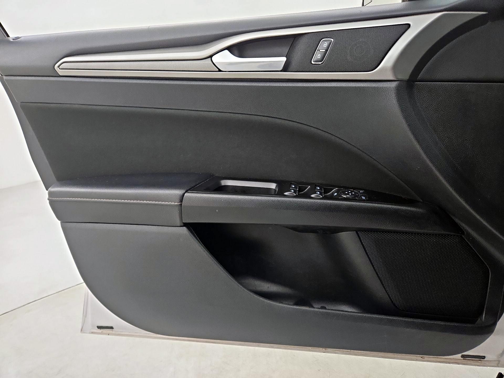 Thumbnail: 2017 Ford Fusion - 12