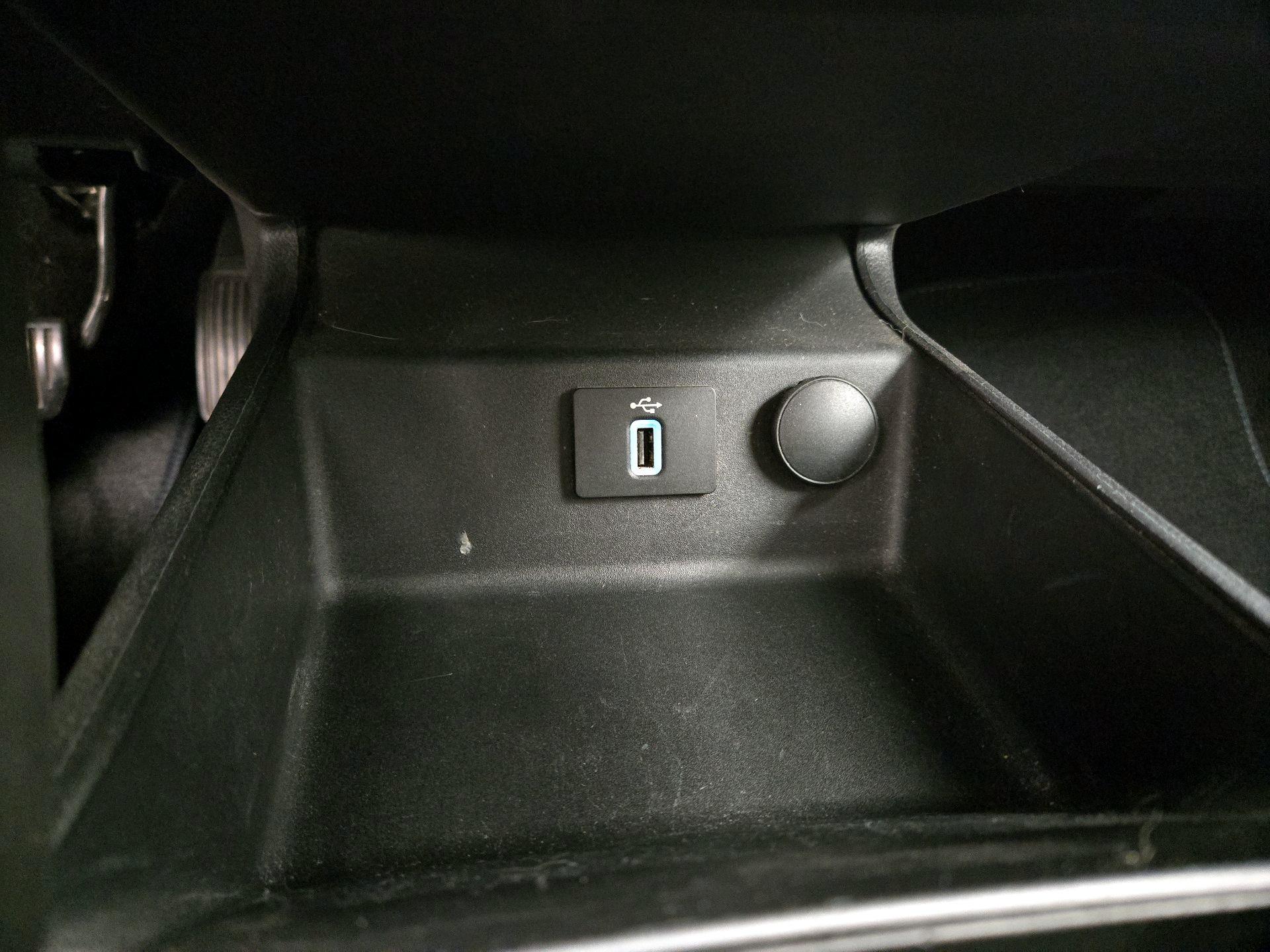 Thumbnail: 2017 Ford Fusion - 19