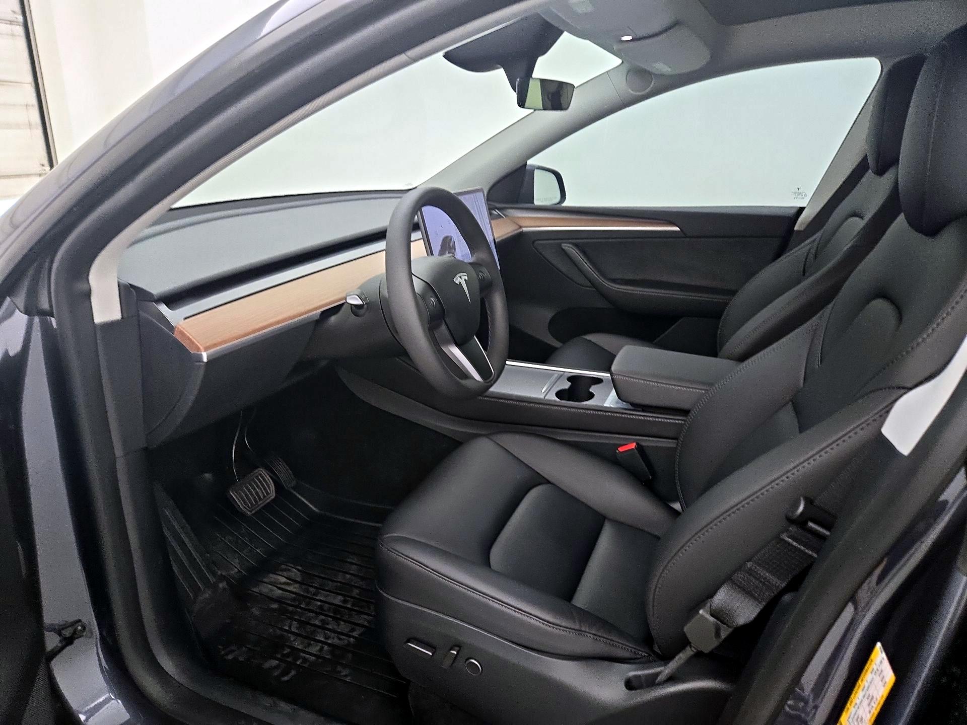 Thumbnail: 2023 Tesla Model Y - 11