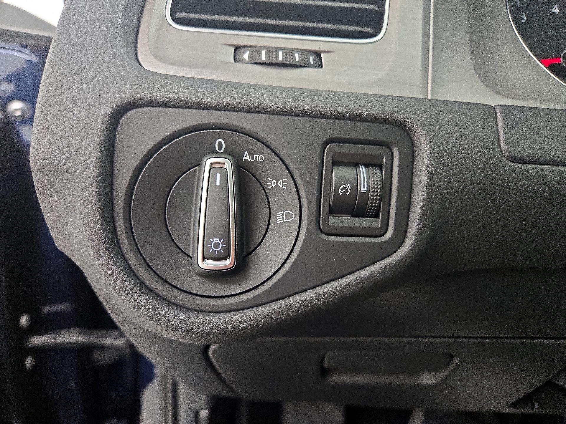 Thumbnail: 2017 Volkswagen Golf - 13