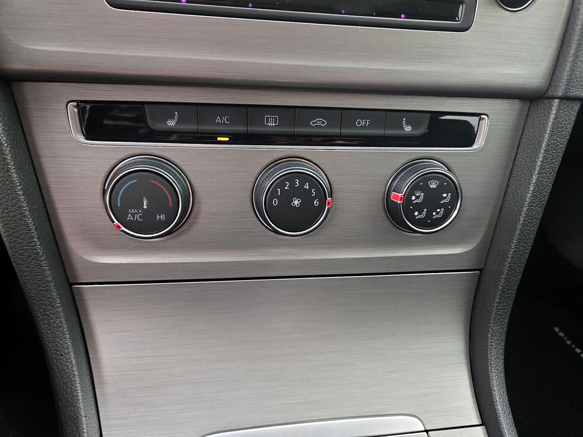 Thumbnail: 2017 Volkswagen Golf - 16