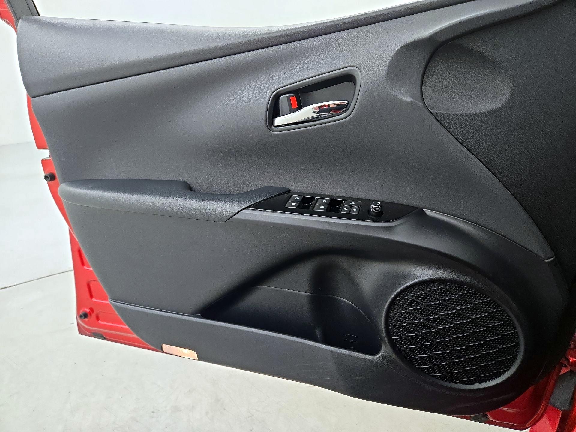 Thumbnail: 2016 Toyota Prius - 12