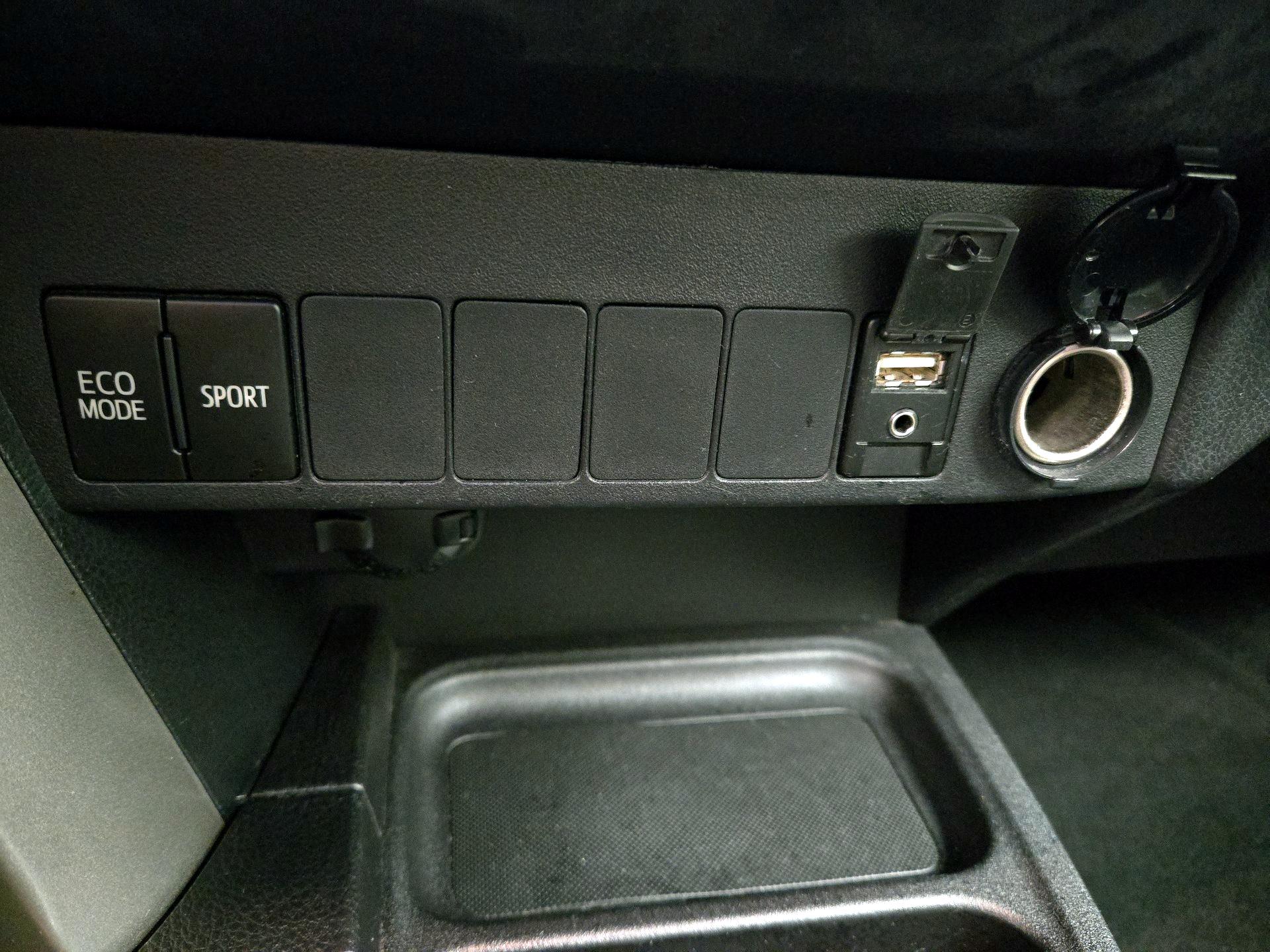 Thumbnail: 2017 Toyota RAV4 - 18