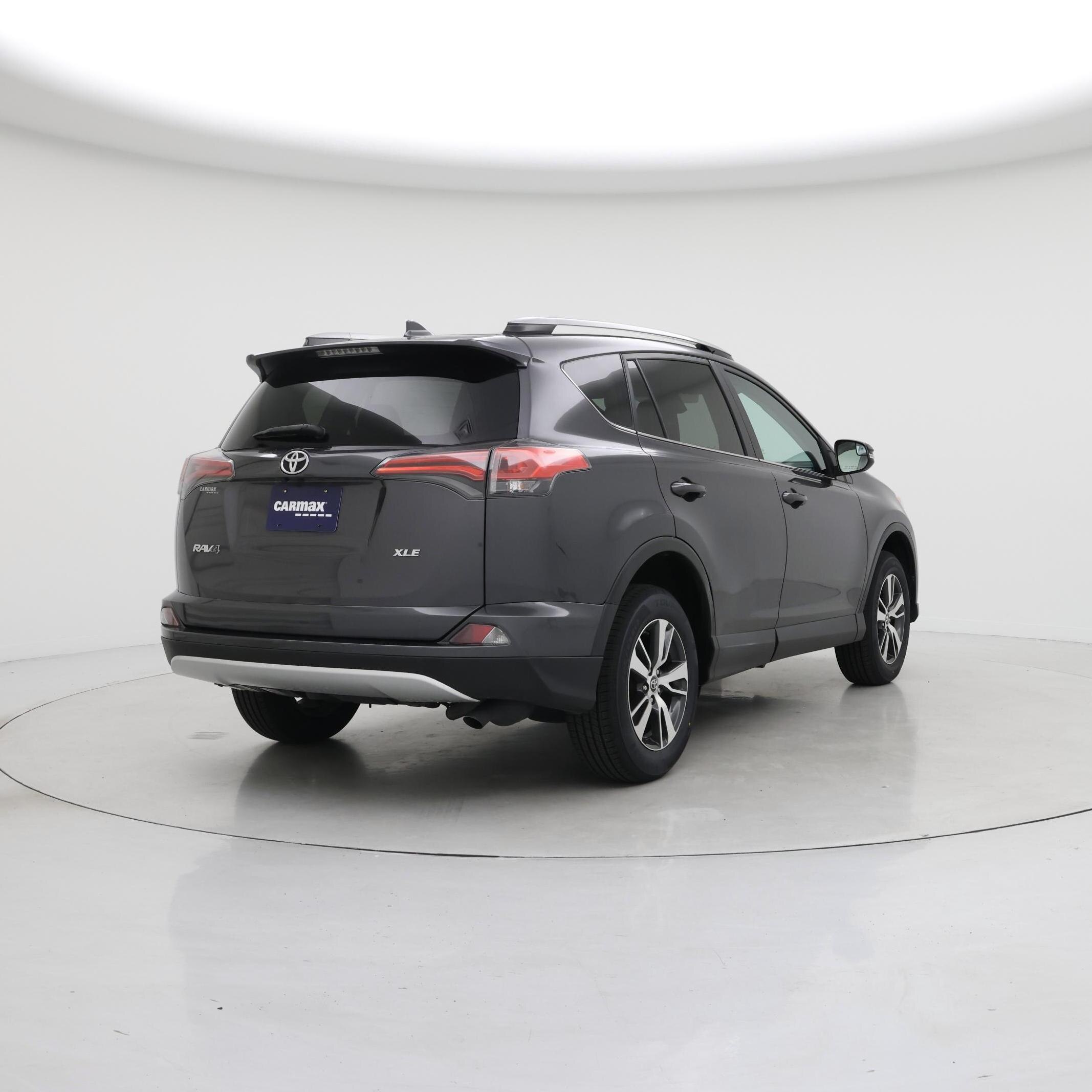 Thumbnail: 2017 Toyota RAV4 - 8