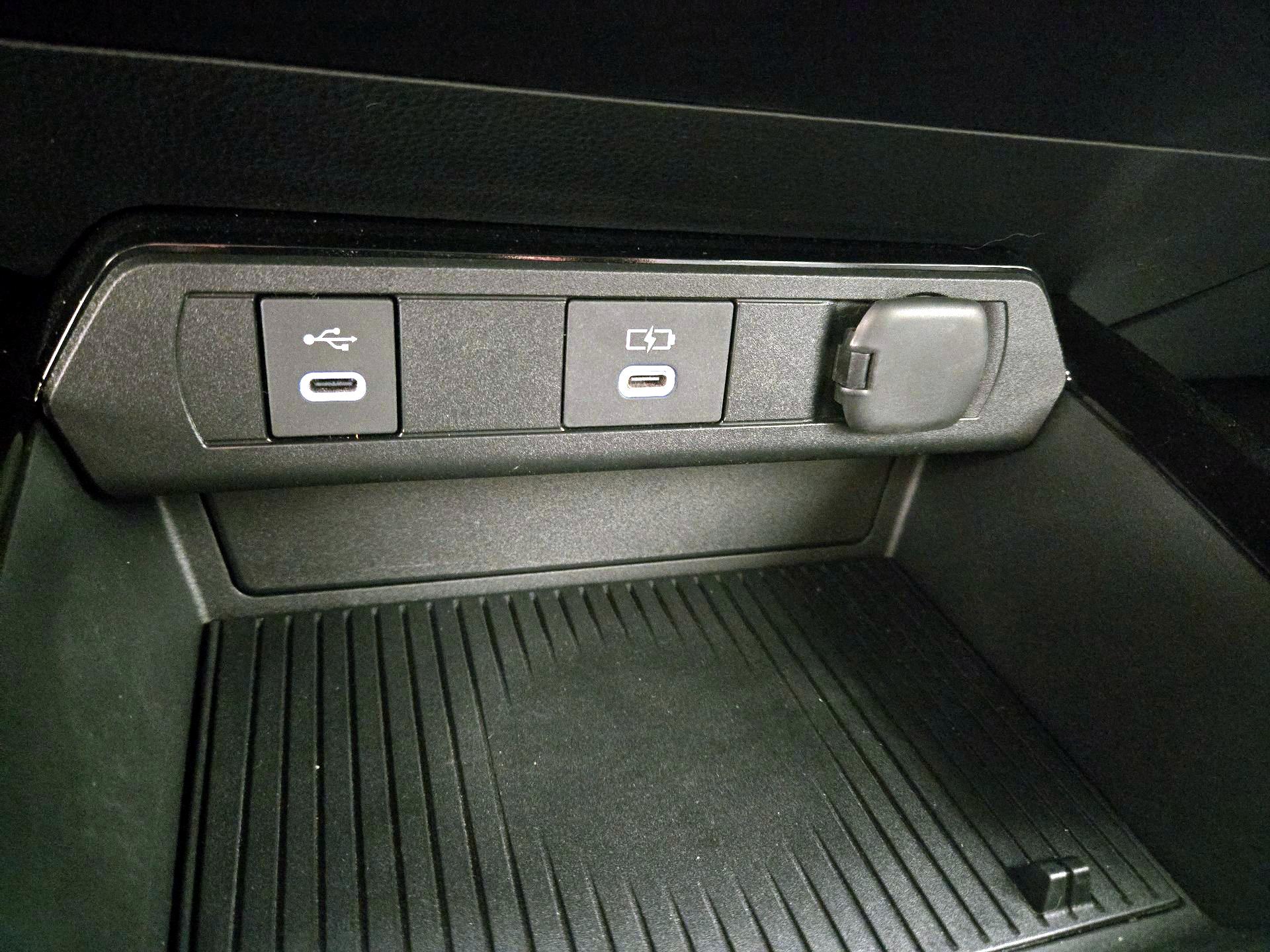 Thumbnail: 2024 Toyota Prius Prime - 18