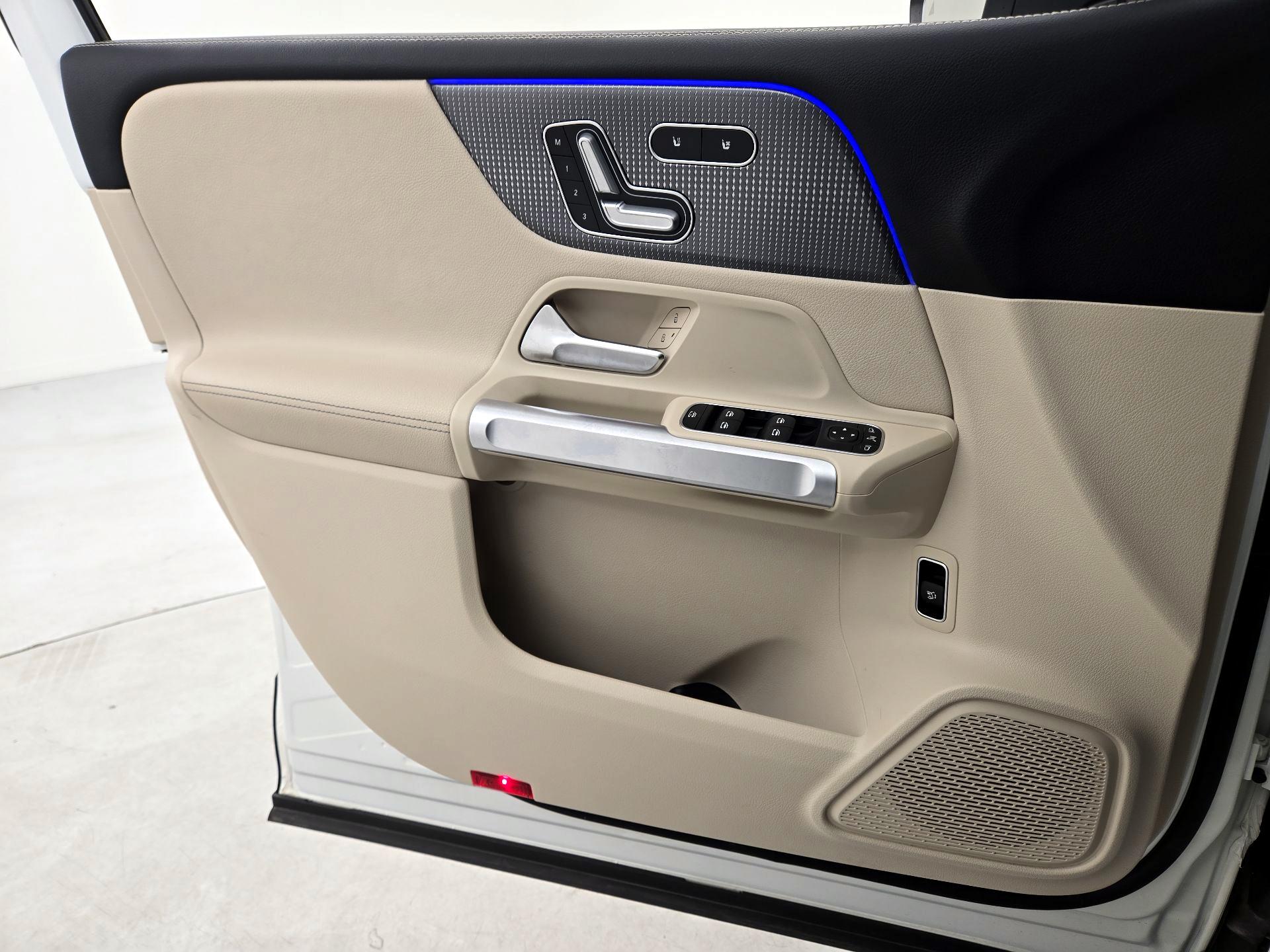 Thumbnail: 2022 Mercedes-Benz GLB - 12