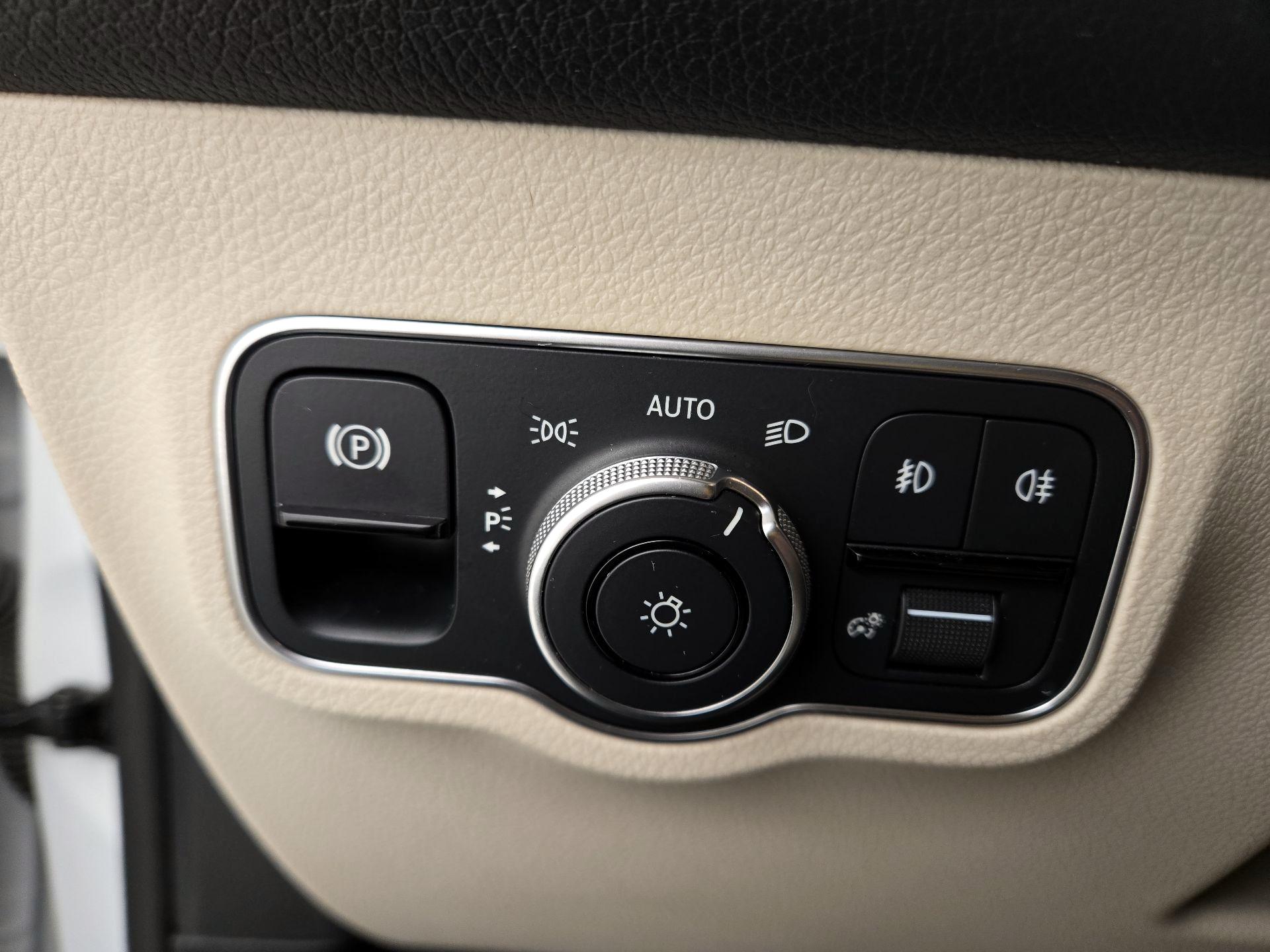 Thumbnail: 2022 Mercedes-Benz GLB - 13