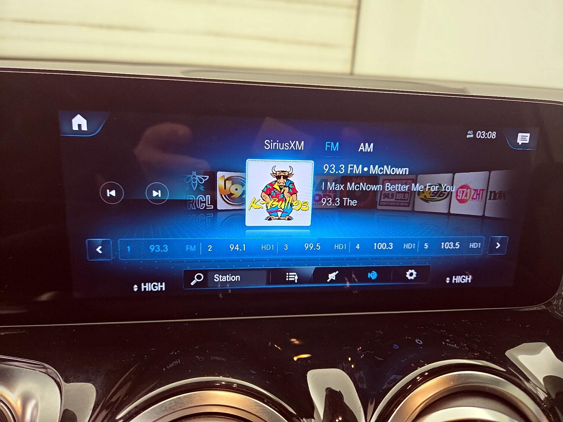 Thumbnail: 2022 Mercedes-Benz GLB - 16