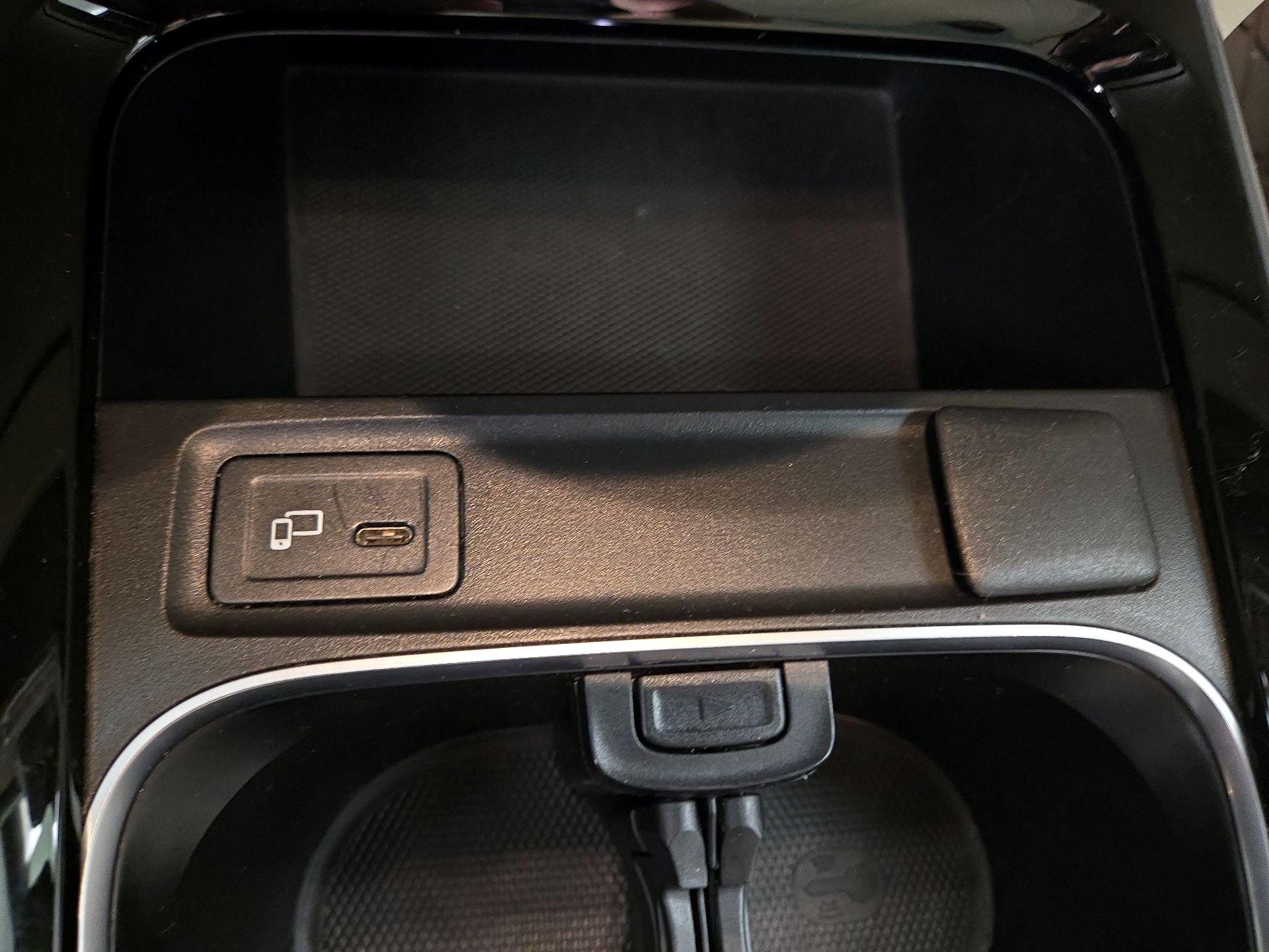 Thumbnail: 2022 Mercedes-Benz GLB - 19