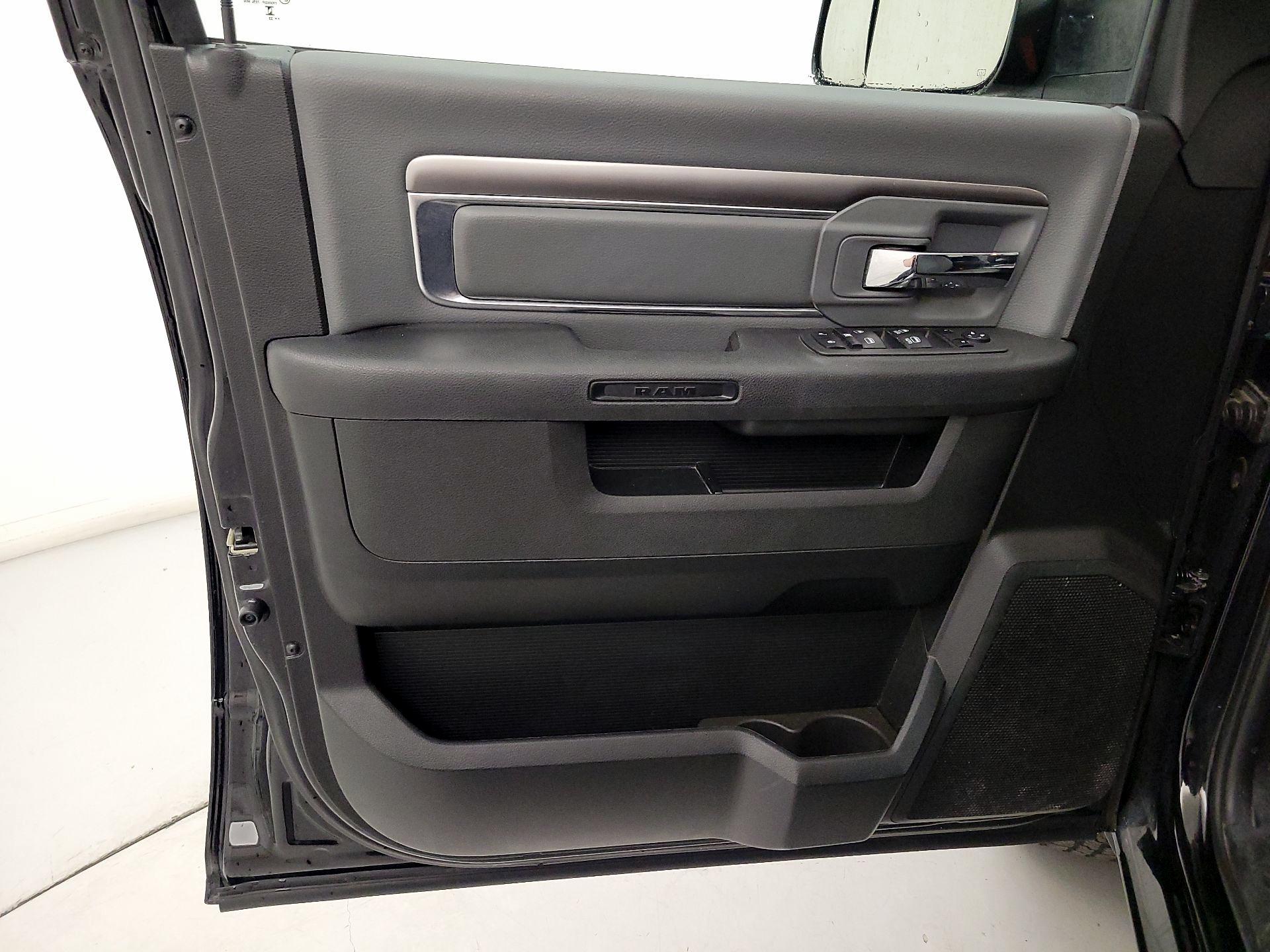 Thumbnail: 2023 RAM 1500 Classic - 12