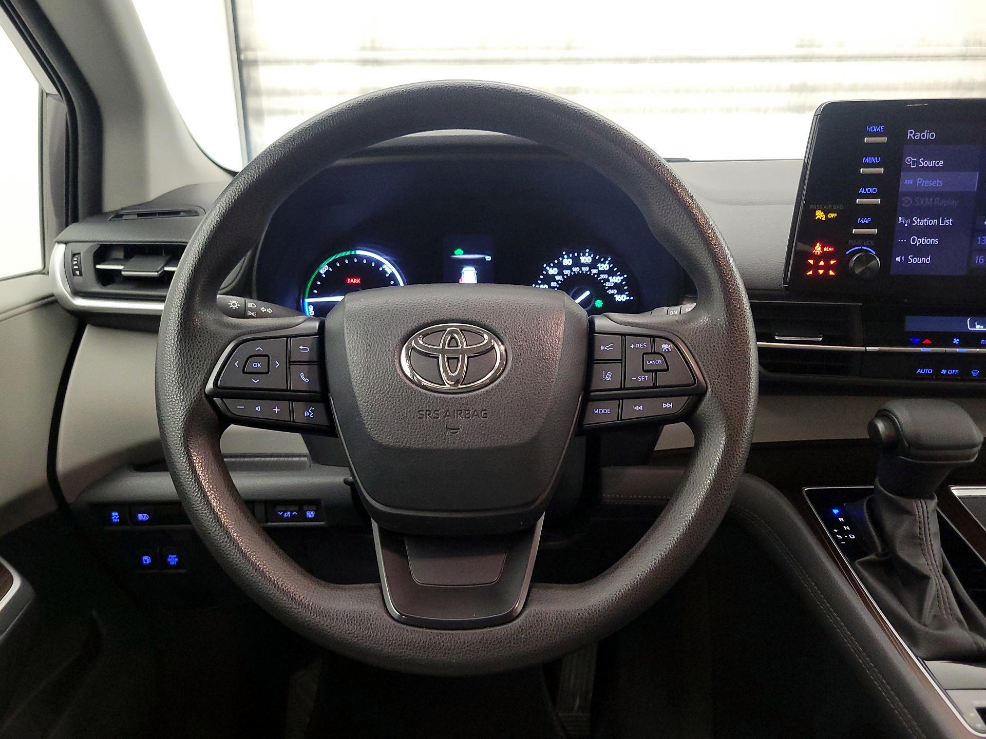 Thumbnail: 2023 Toyota Sienna - 10