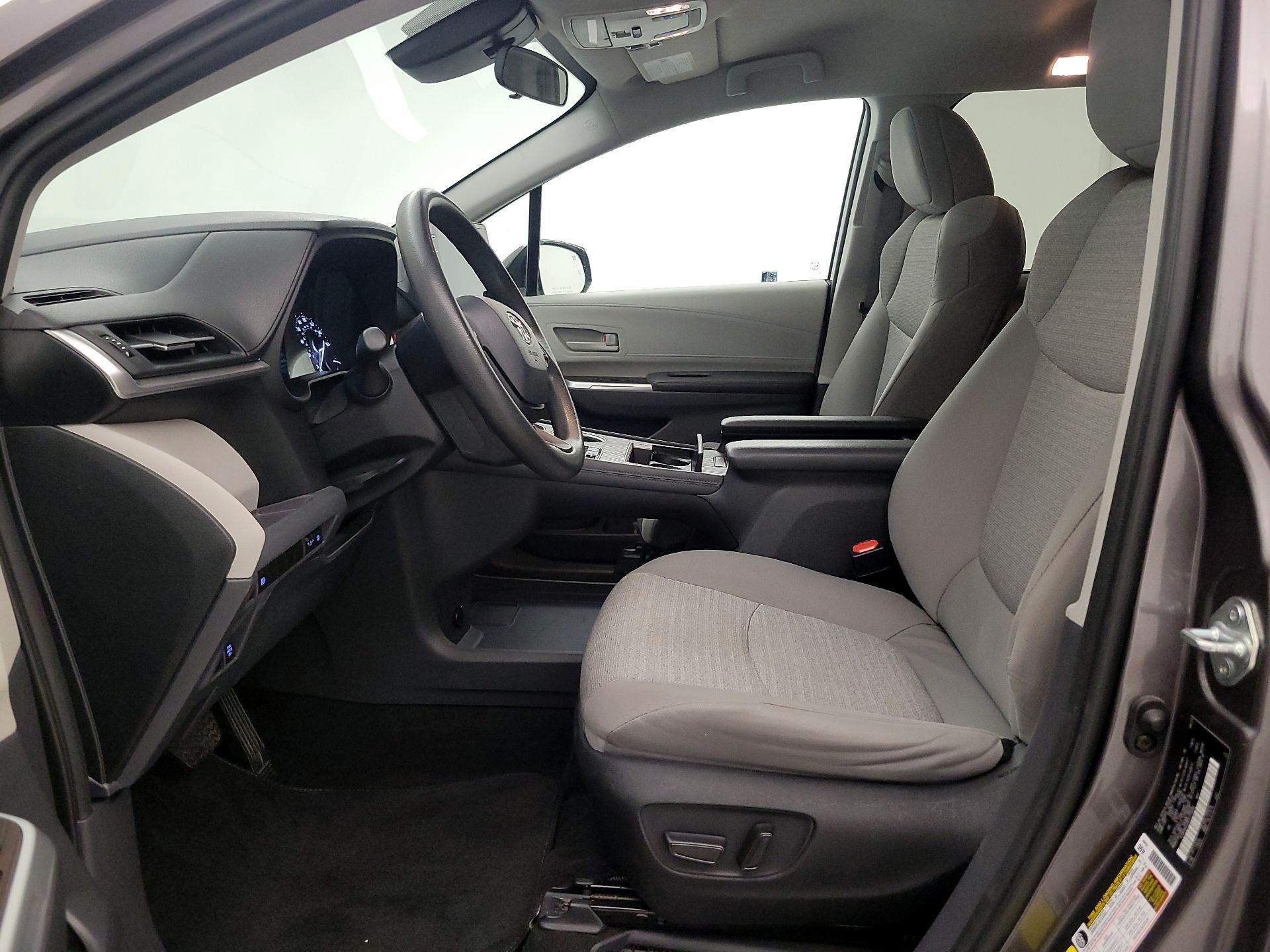 Thumbnail: 2023 Toyota Sienna - 11