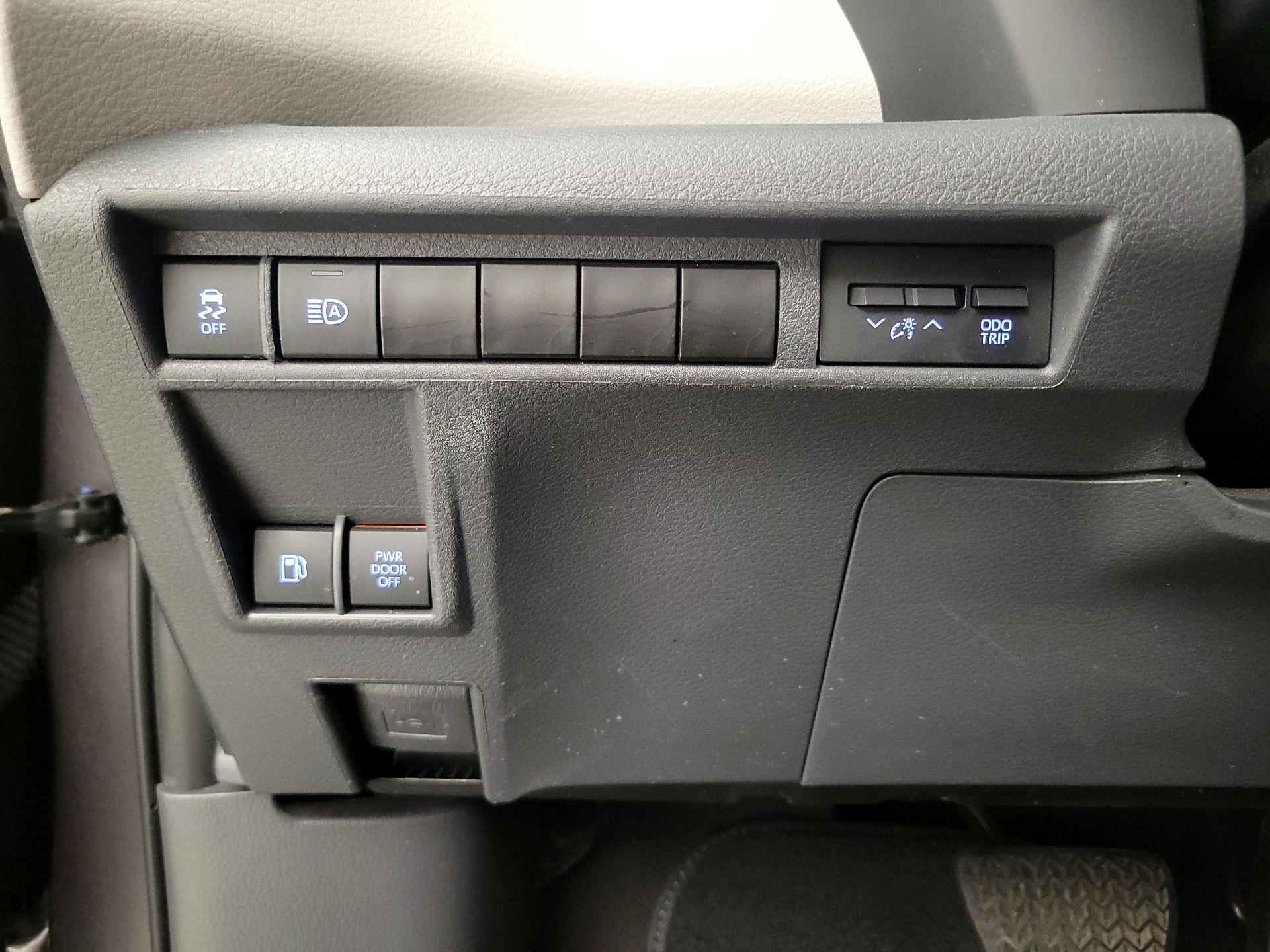 Thumbnail: 2023 Toyota Sienna - 13