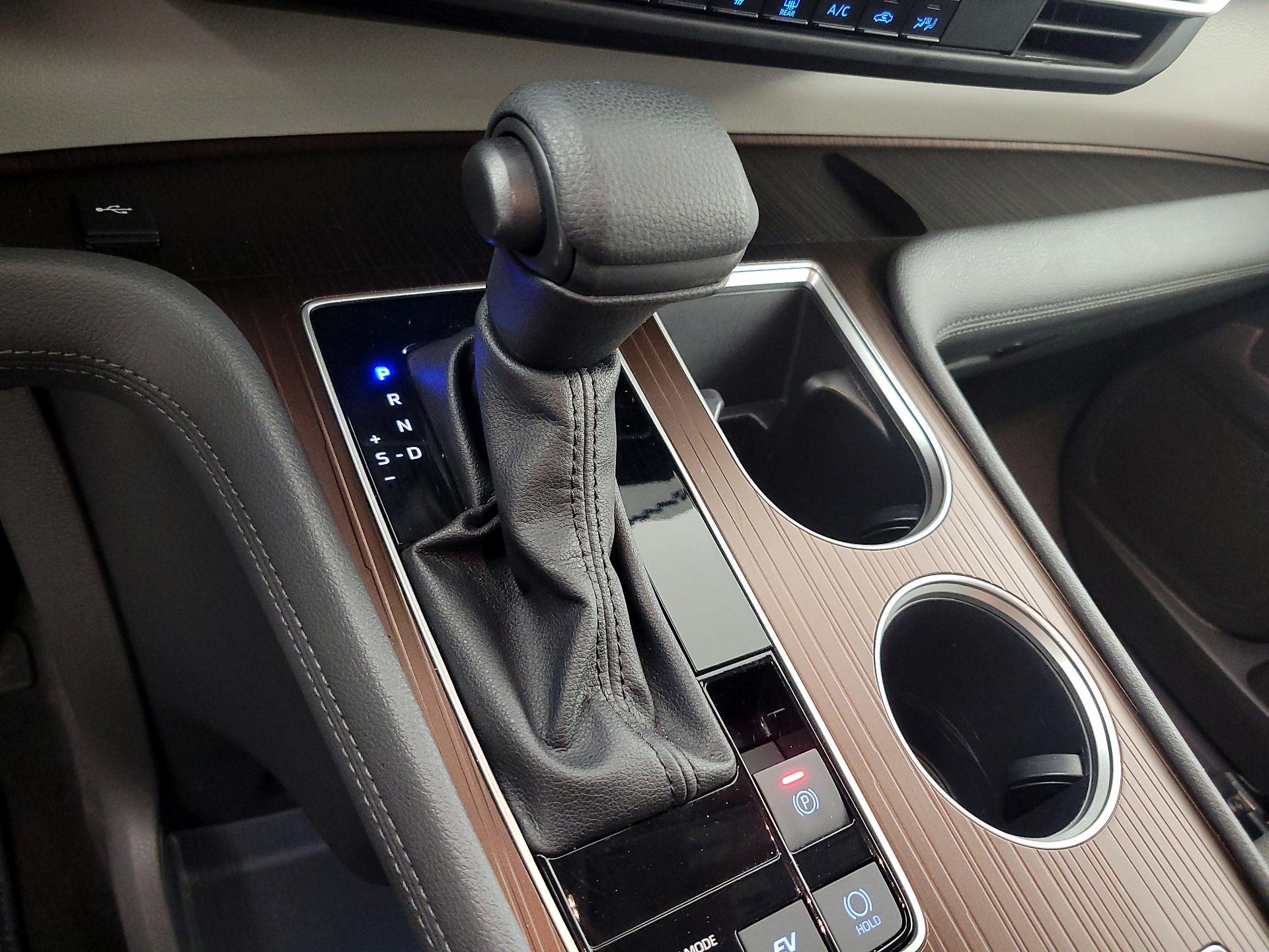 Thumbnail: 2023 Toyota Sienna - 17