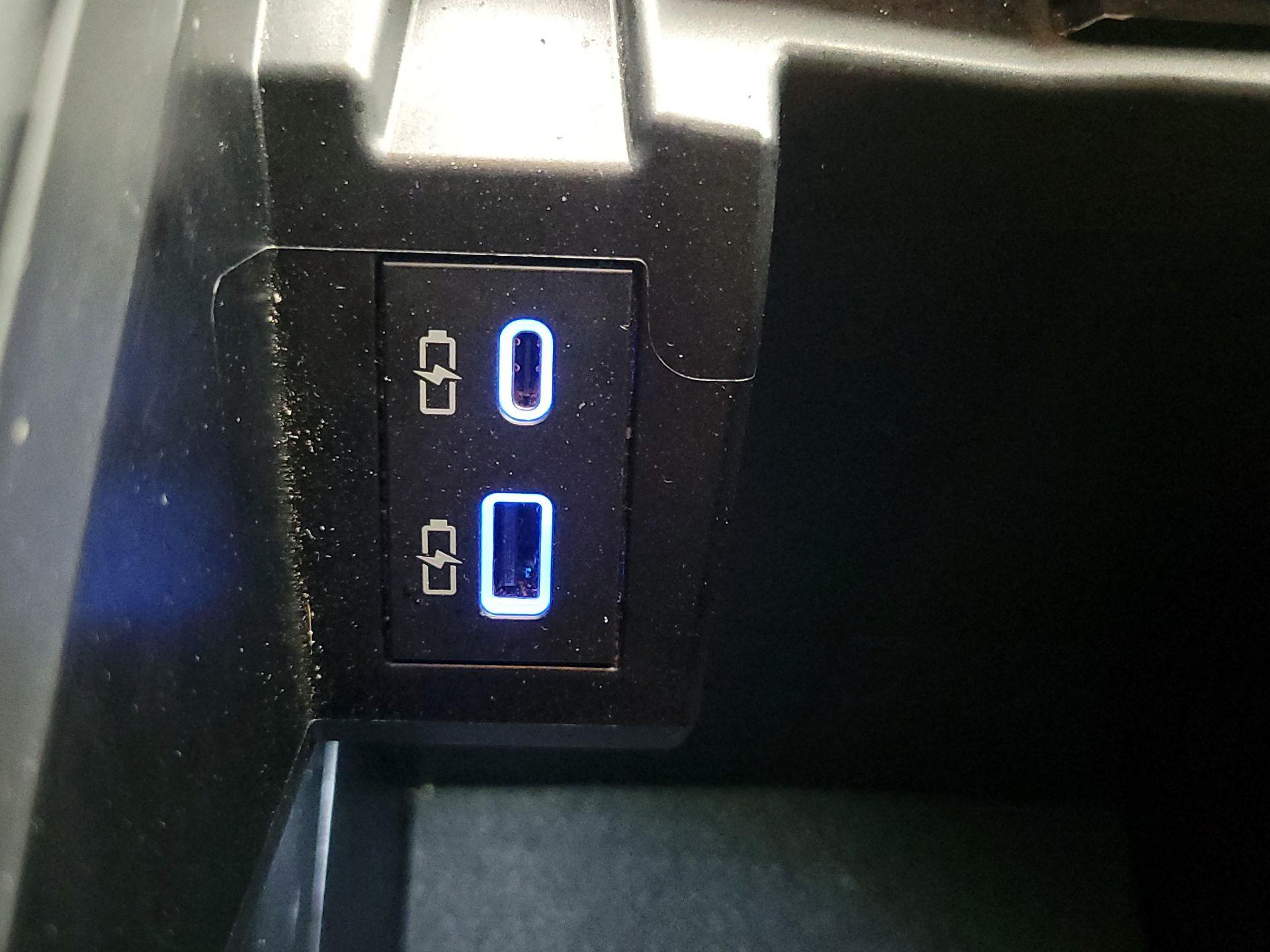 Thumbnail: 2023 Toyota Sienna - 18