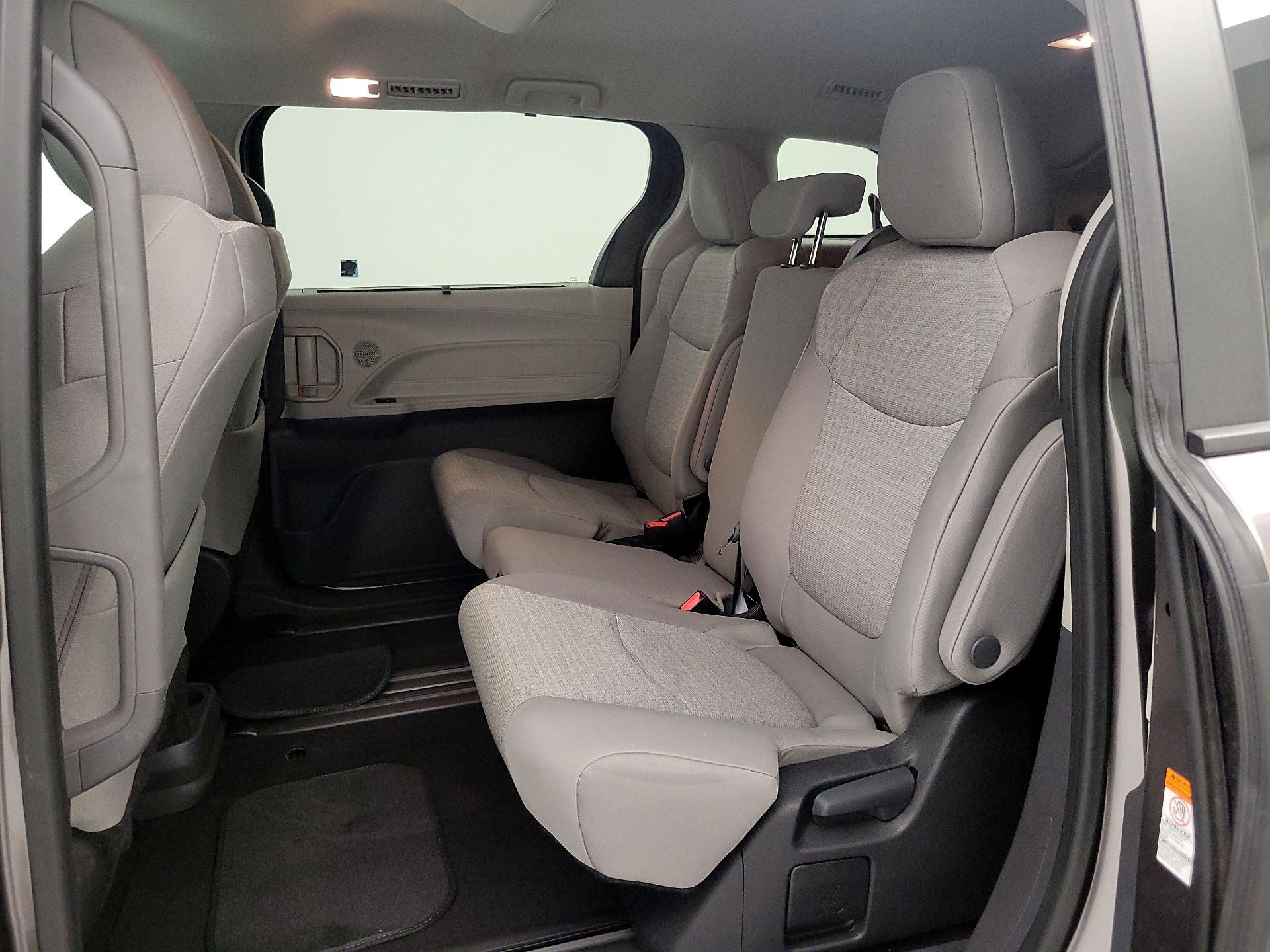 Thumbnail: 2023 Toyota Sienna - 19