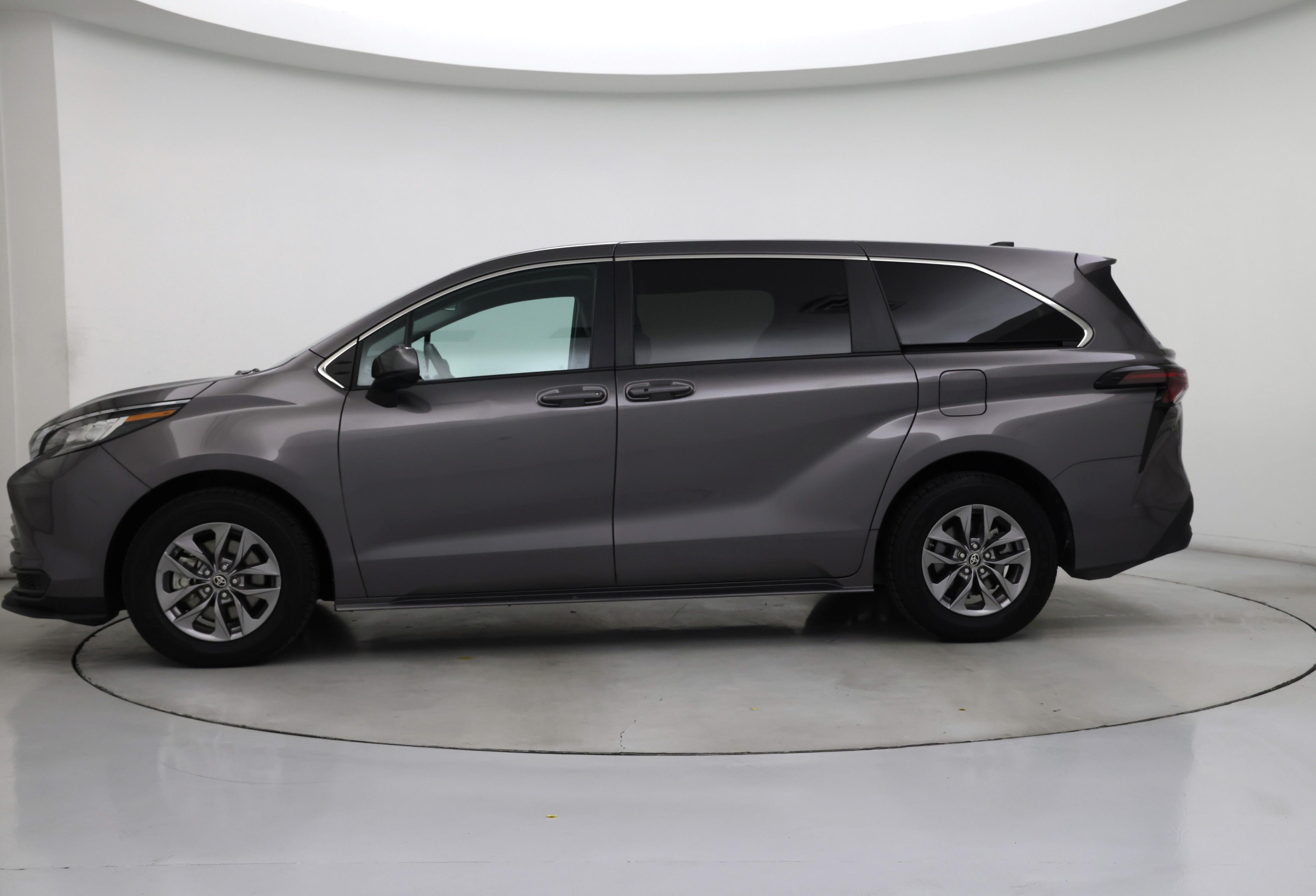 Thumbnail: 2023 Toyota Sienna - 3