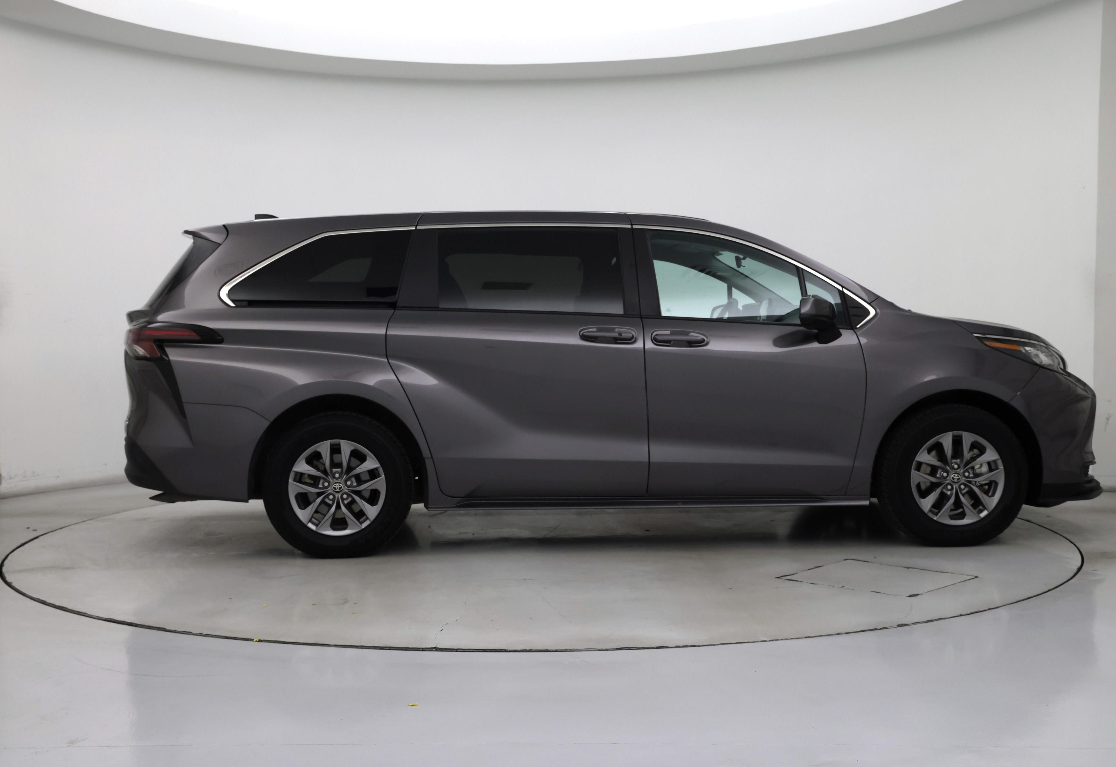 Thumbnail: 2023 Toyota Sienna - 7