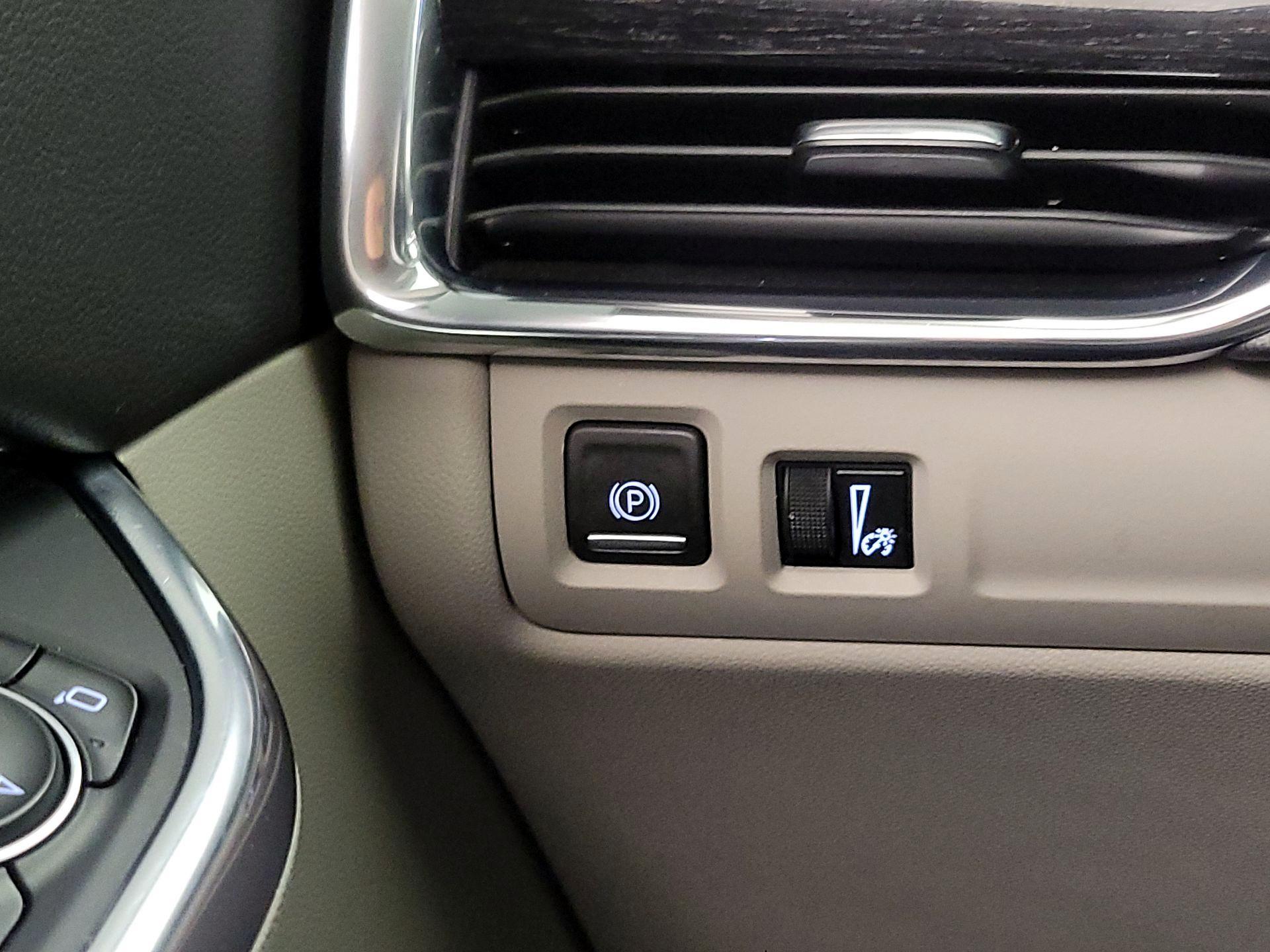 Thumbnail: 2023 Cadillac XT4 - 13