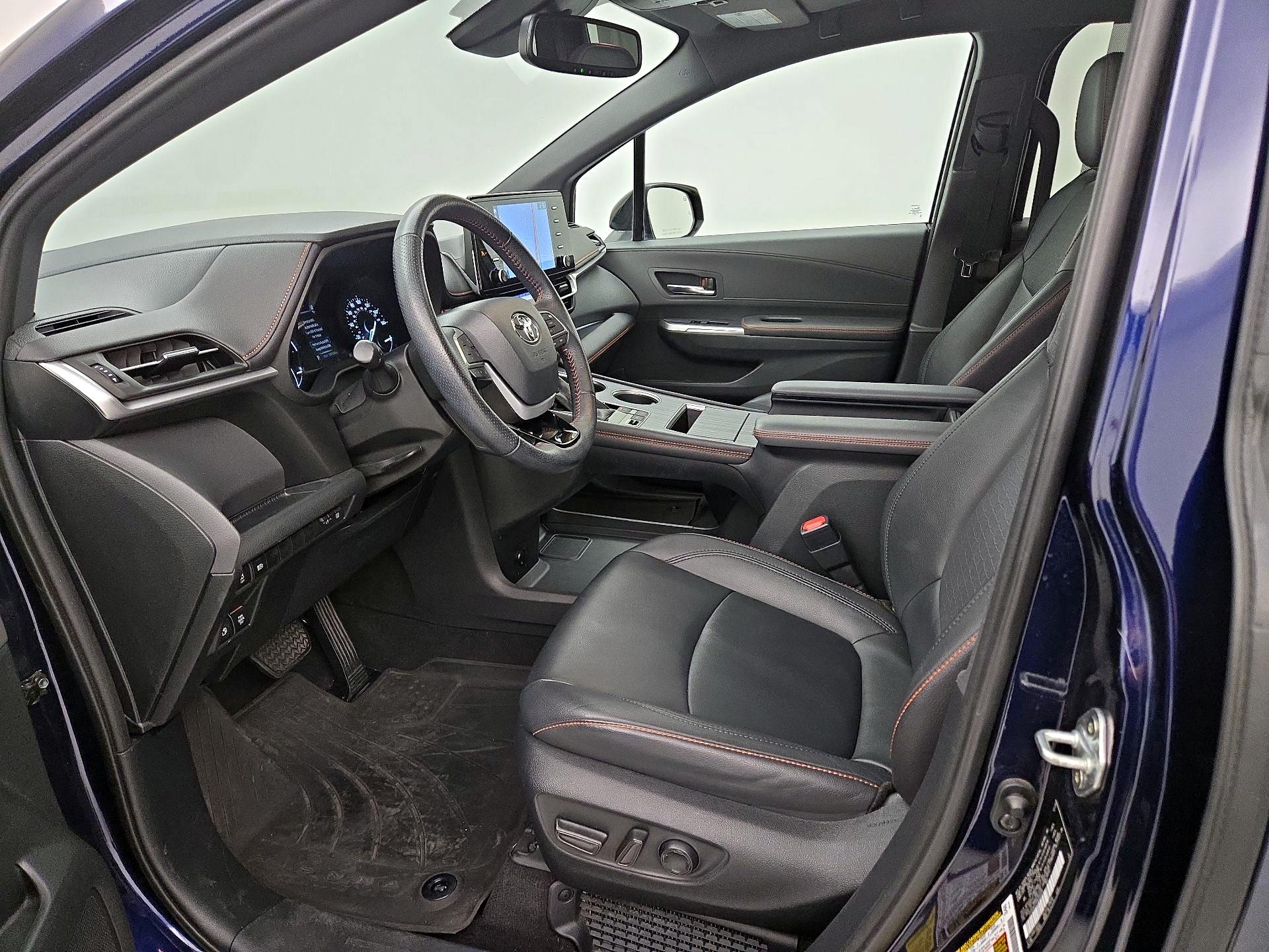 Thumbnail: 2021 Toyota Sienna - 11