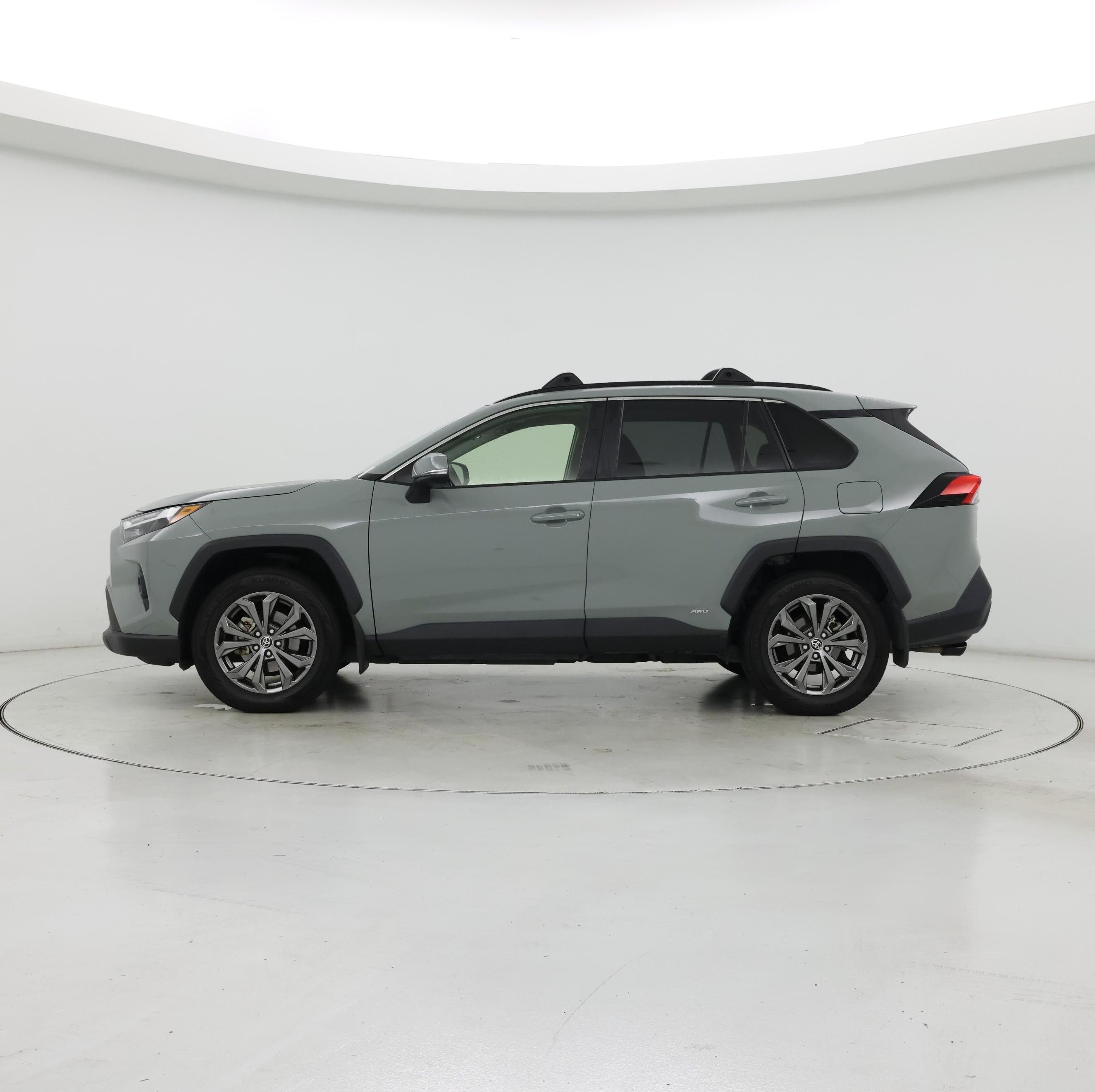 Thumbnail: 2022 Toyota RAV4 - 3
