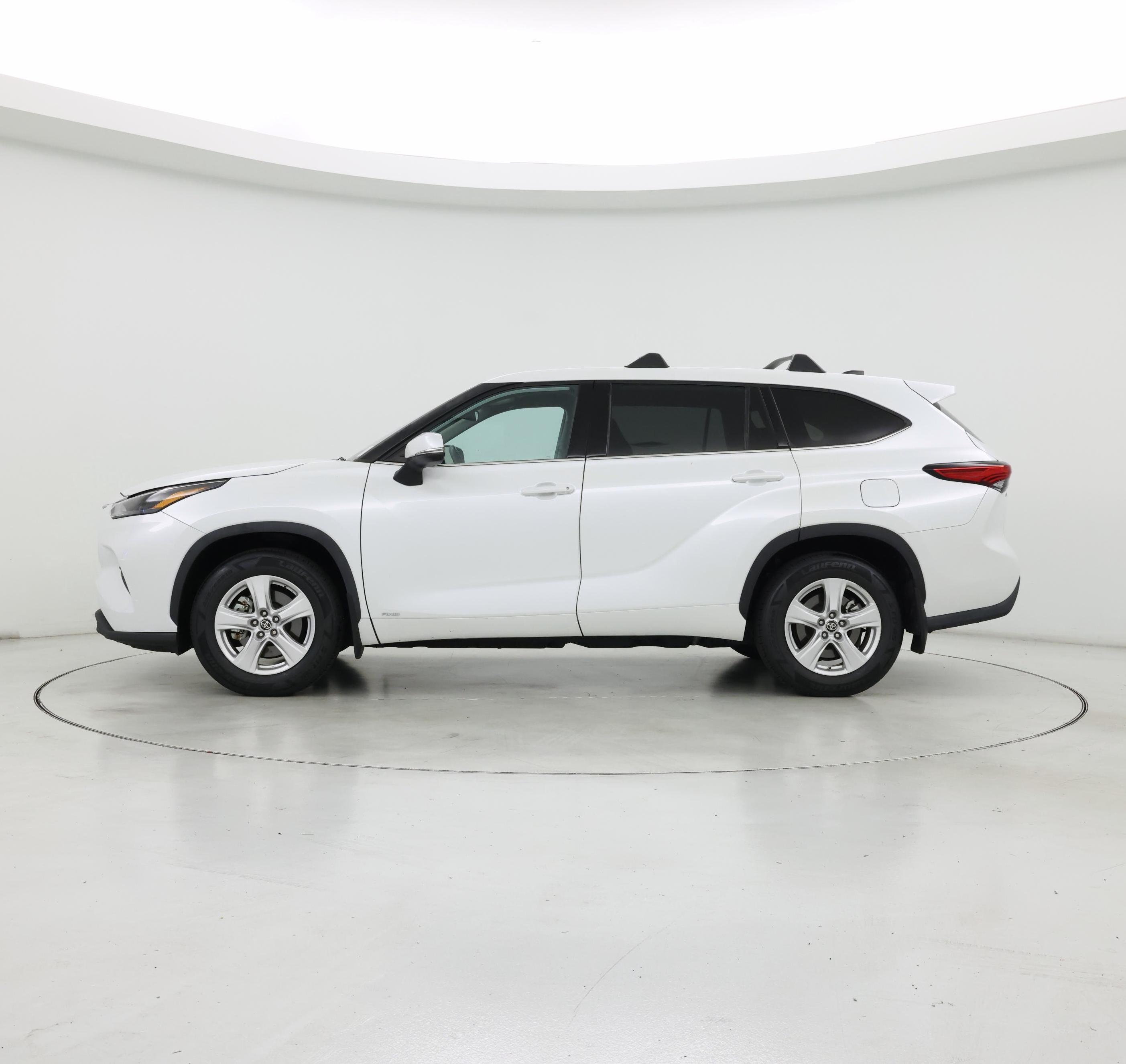 Thumbnail: 2022 Toyota Highlander - 3