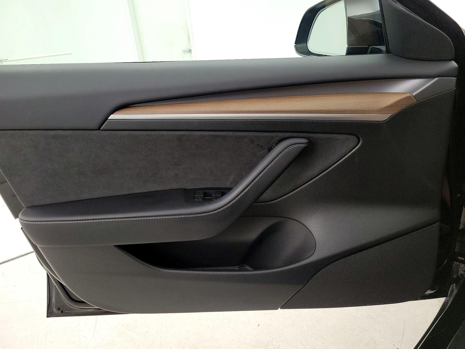 Thumbnail: 2023 Tesla Model 3 - 12