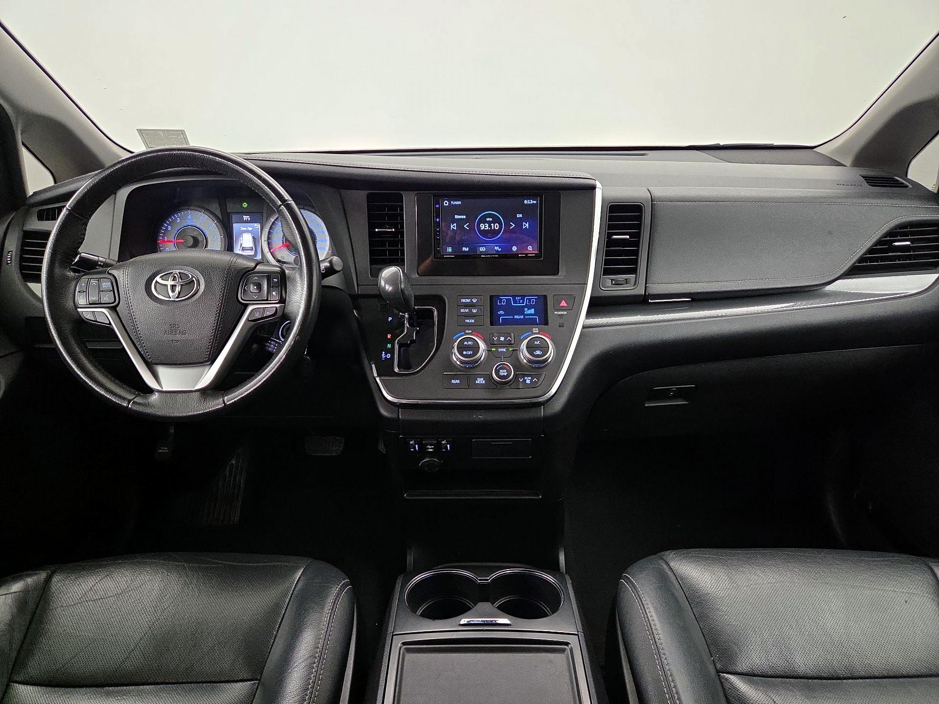 Thumbnail: 2018 Toyota Sienna - 9