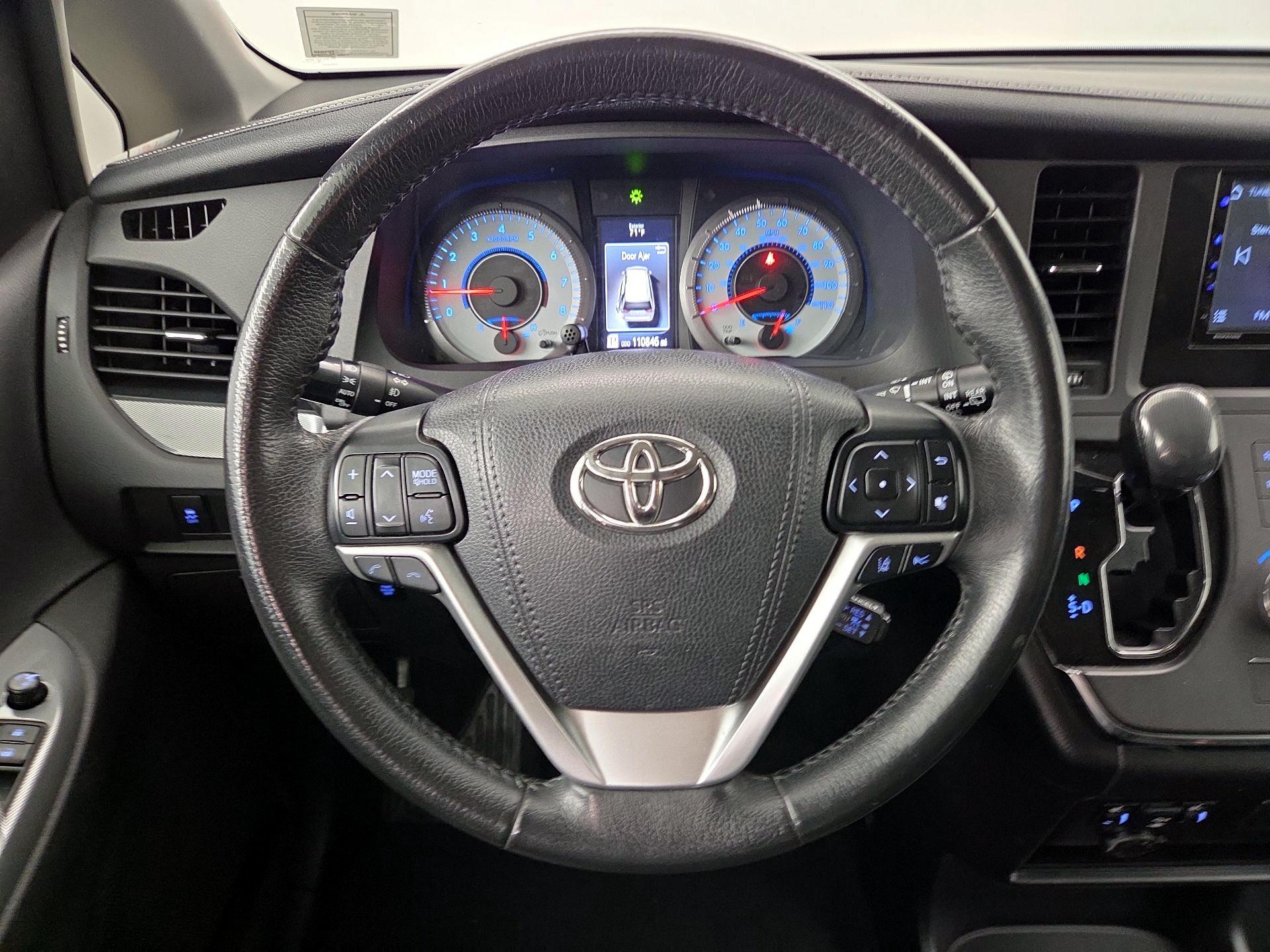 Thumbnail: 2018 Toyota Sienna - 10