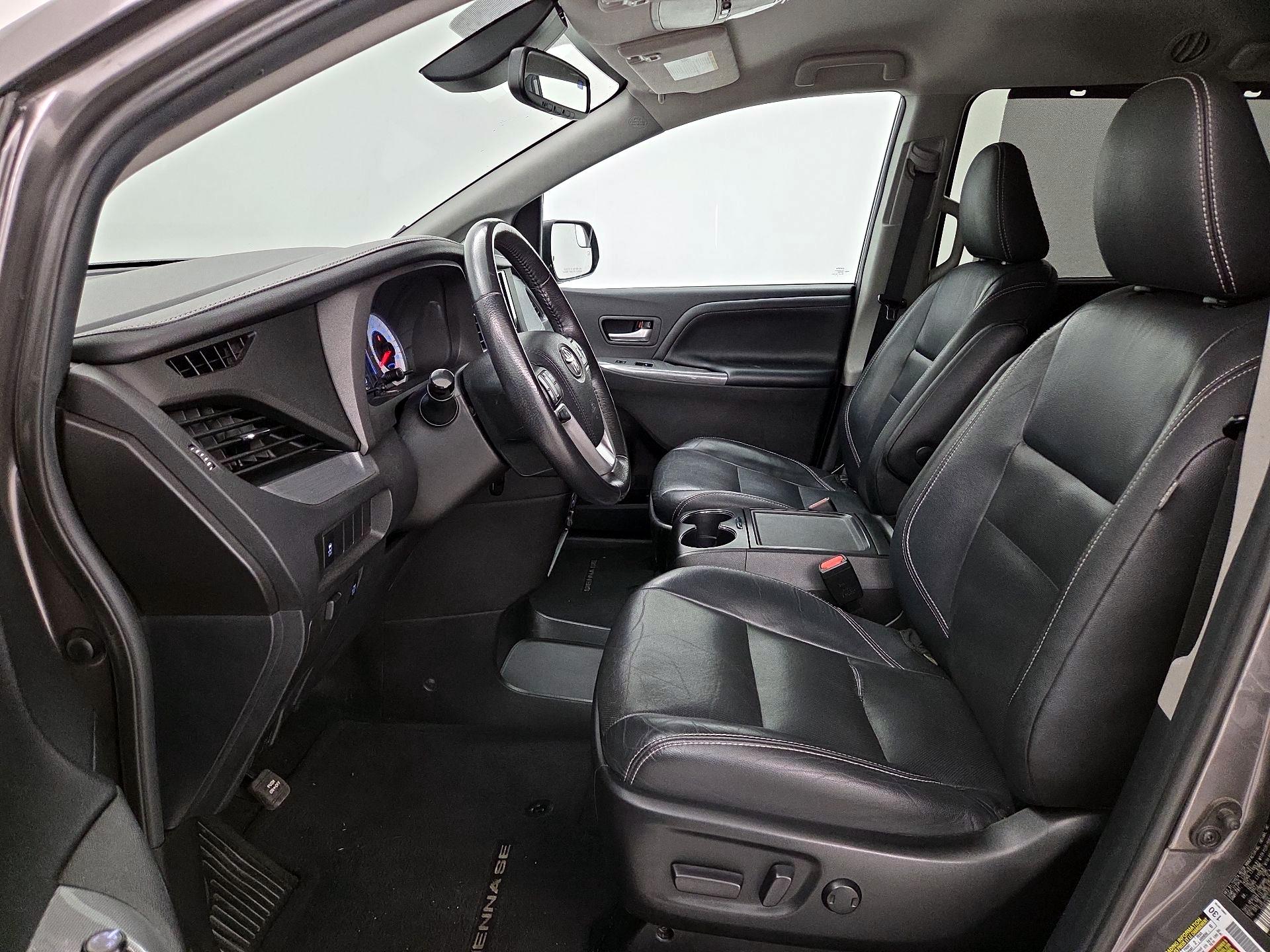 Thumbnail: 2018 Toyota Sienna - 11