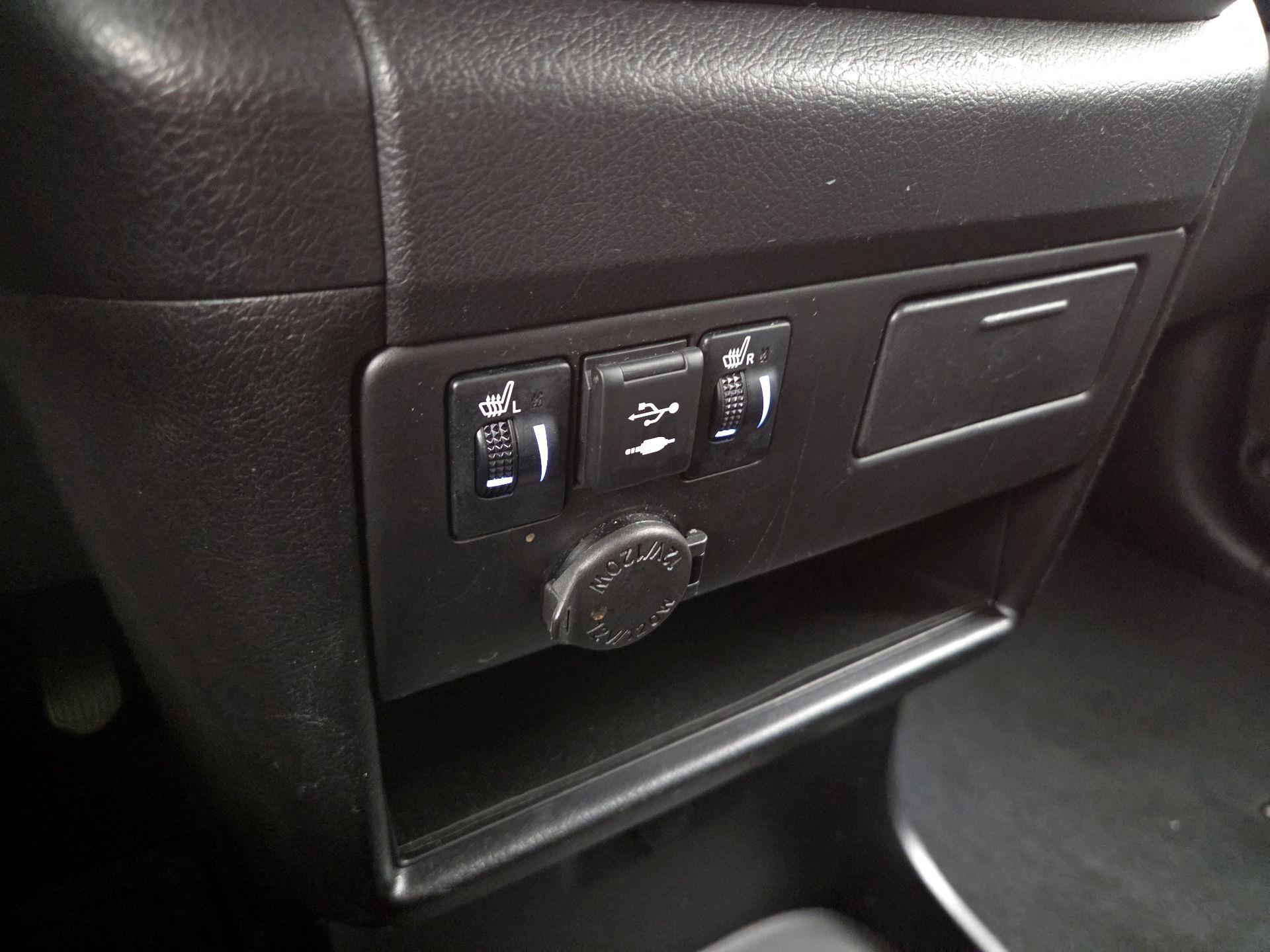 Thumbnail: 2018 Toyota Sienna - 18