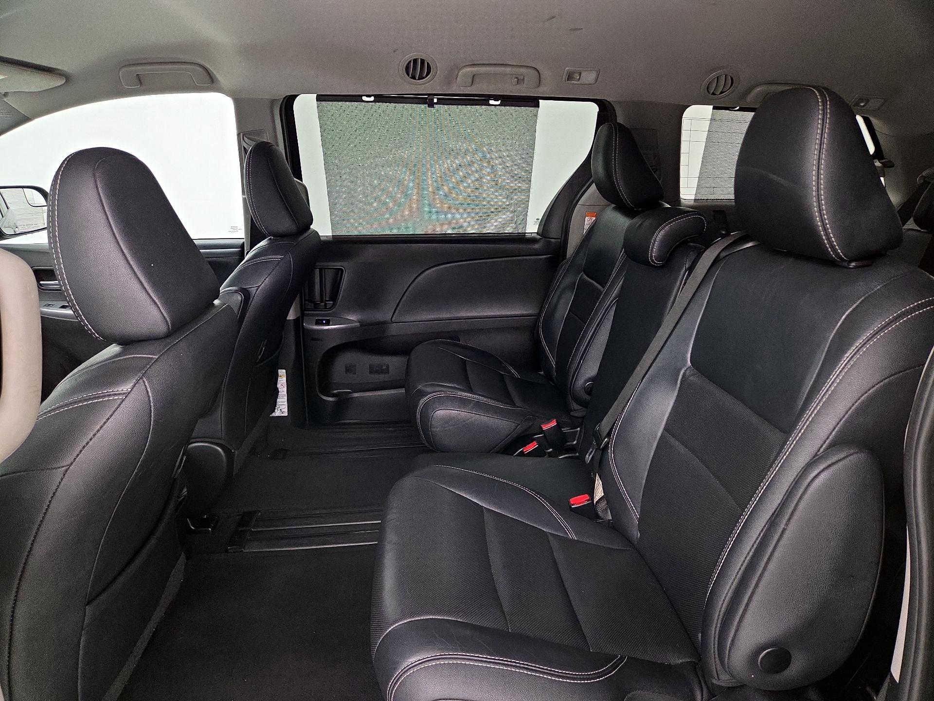 Thumbnail: 2018 Toyota Sienna - 19