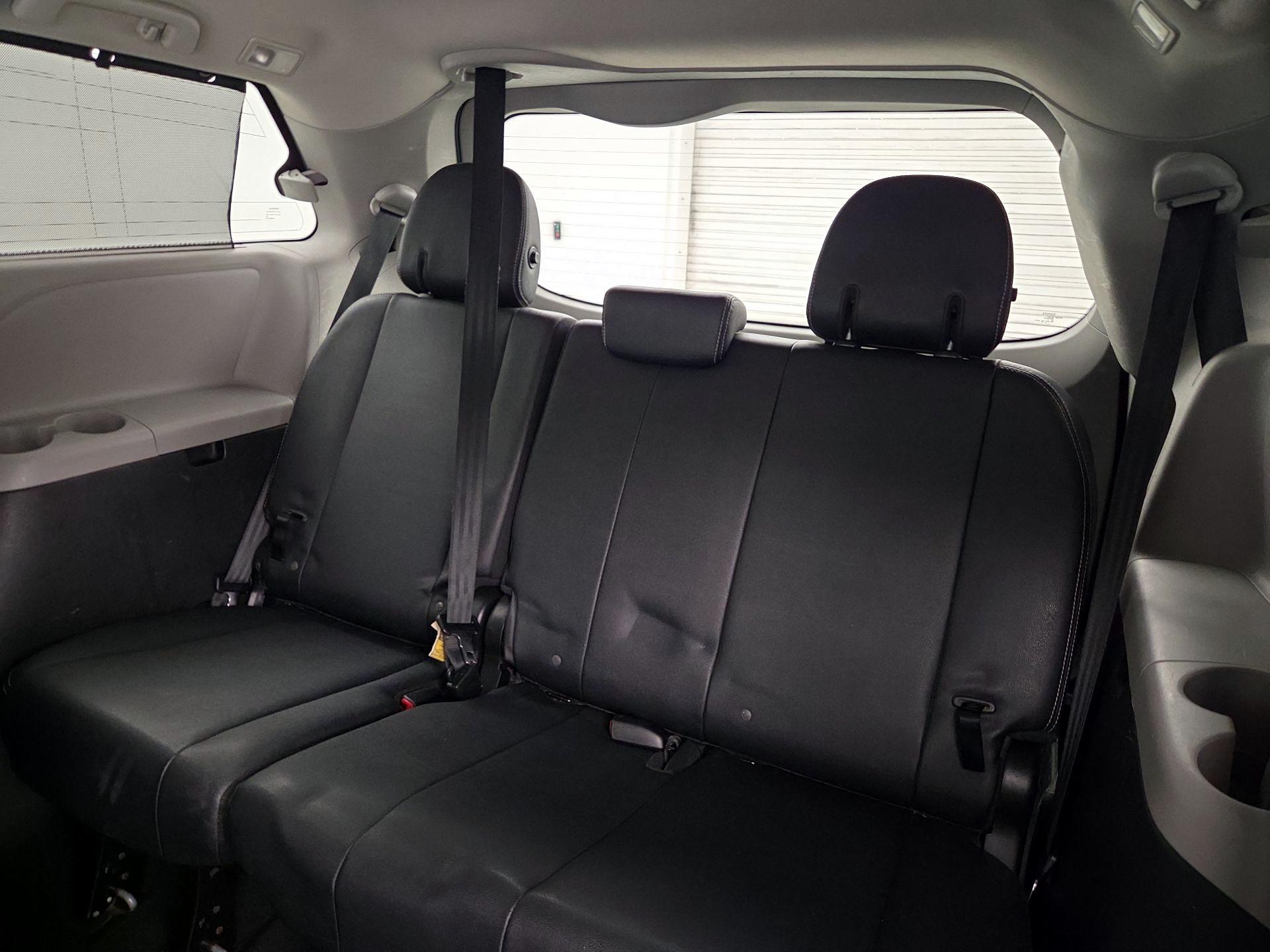 Thumbnail: 2018 Toyota Sienna - 20