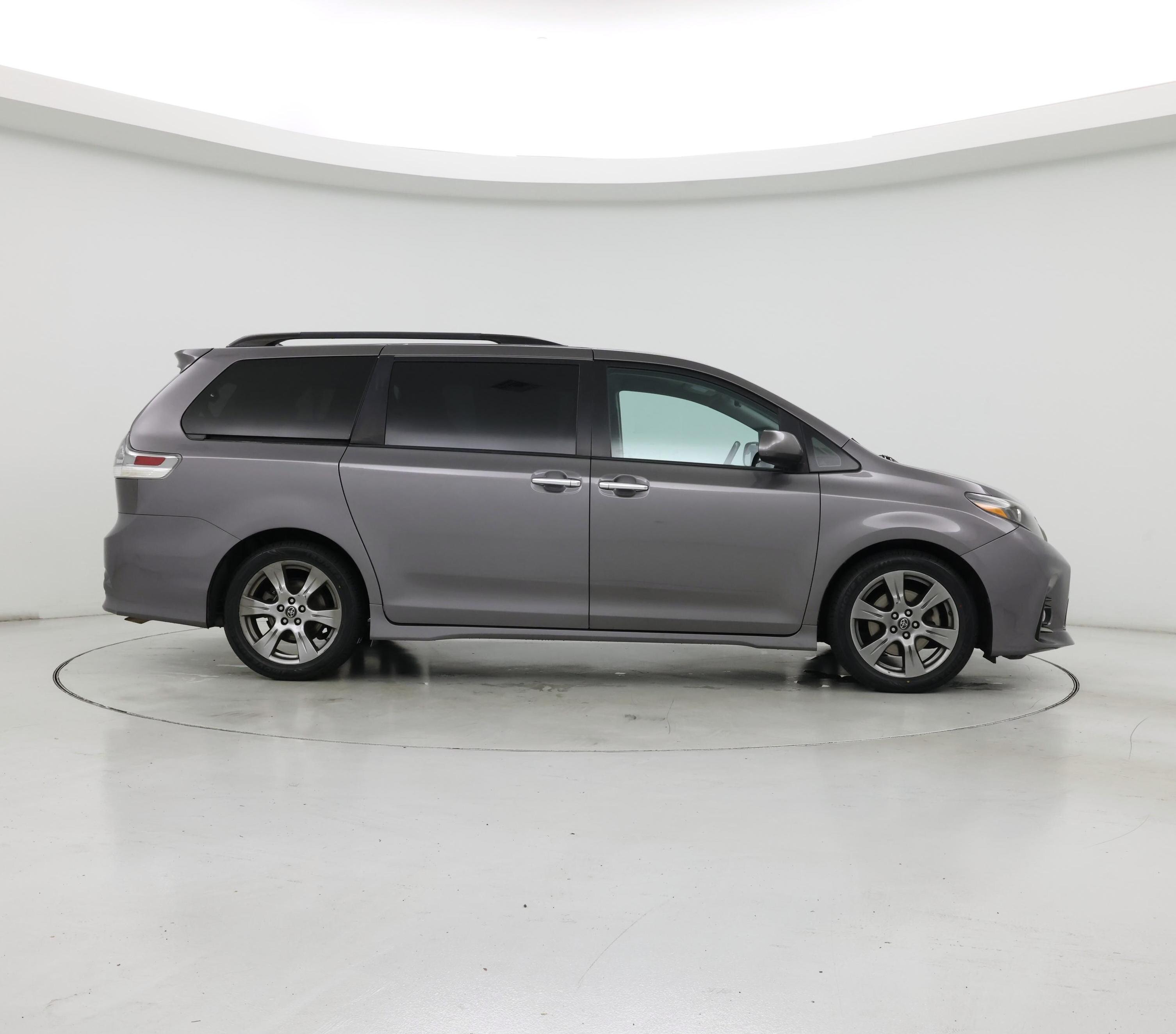 Thumbnail: 2018 Toyota Sienna - 7