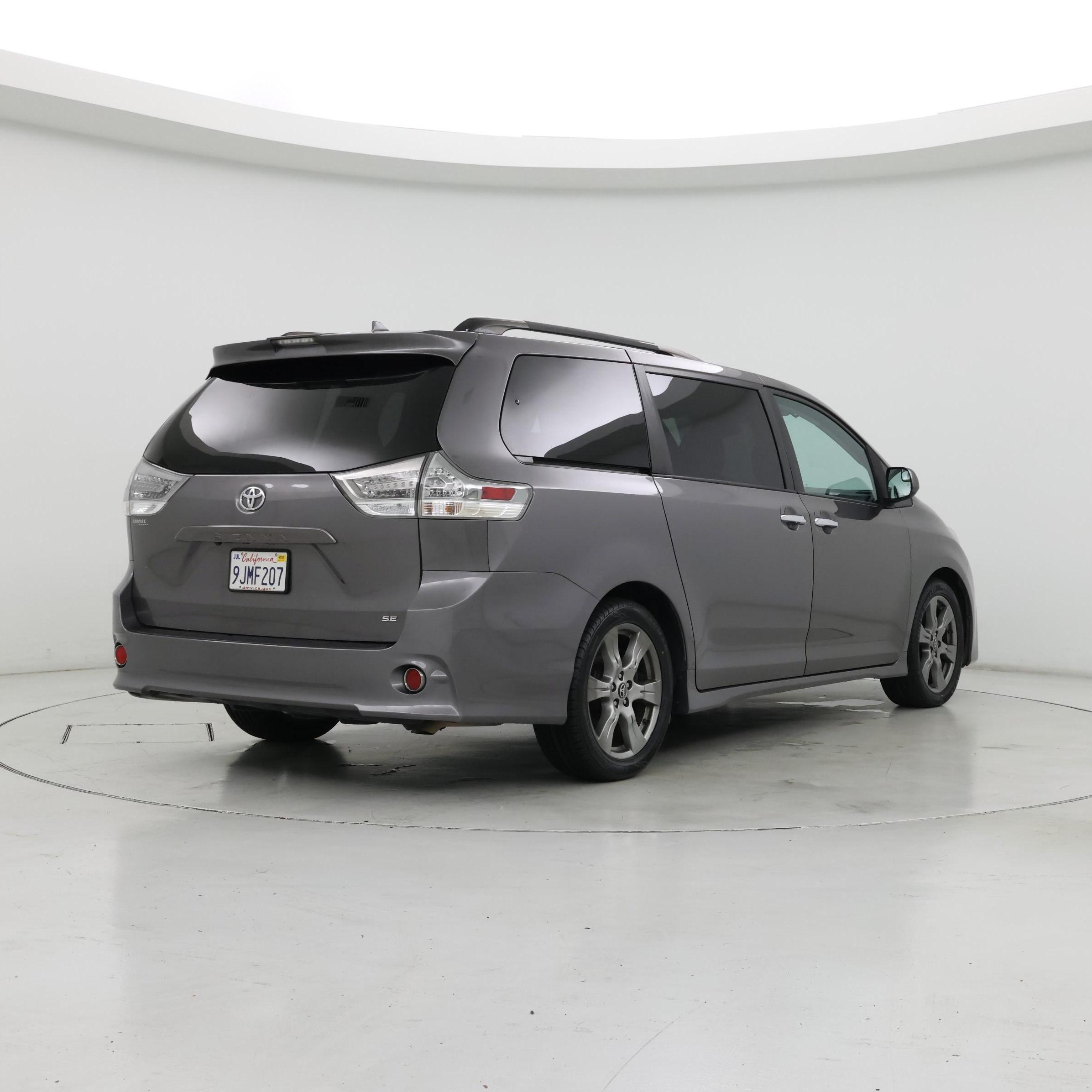 Thumbnail: 2018 Toyota Sienna - 8