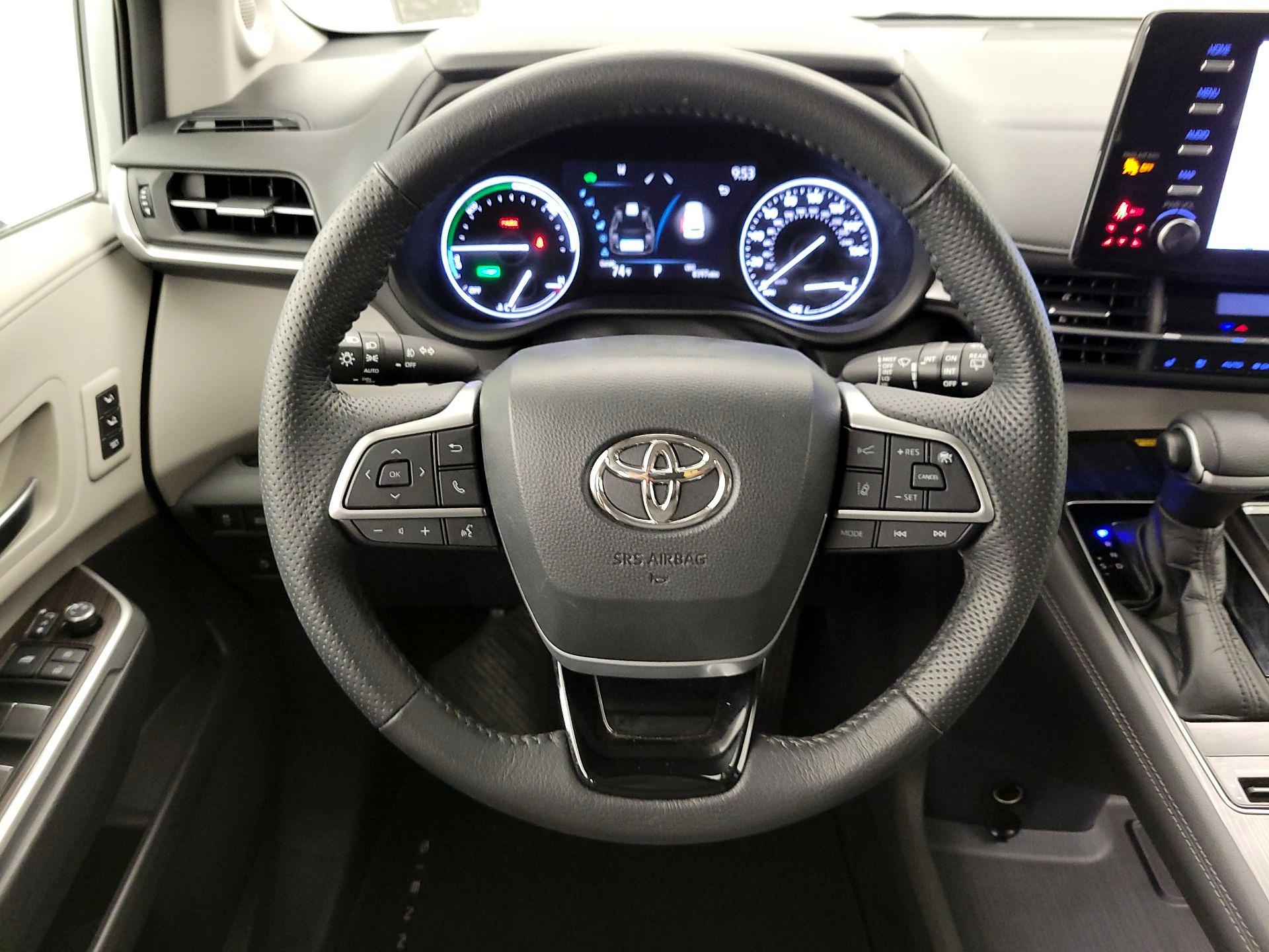 Thumbnail: 2021 Toyota Sienna - 10