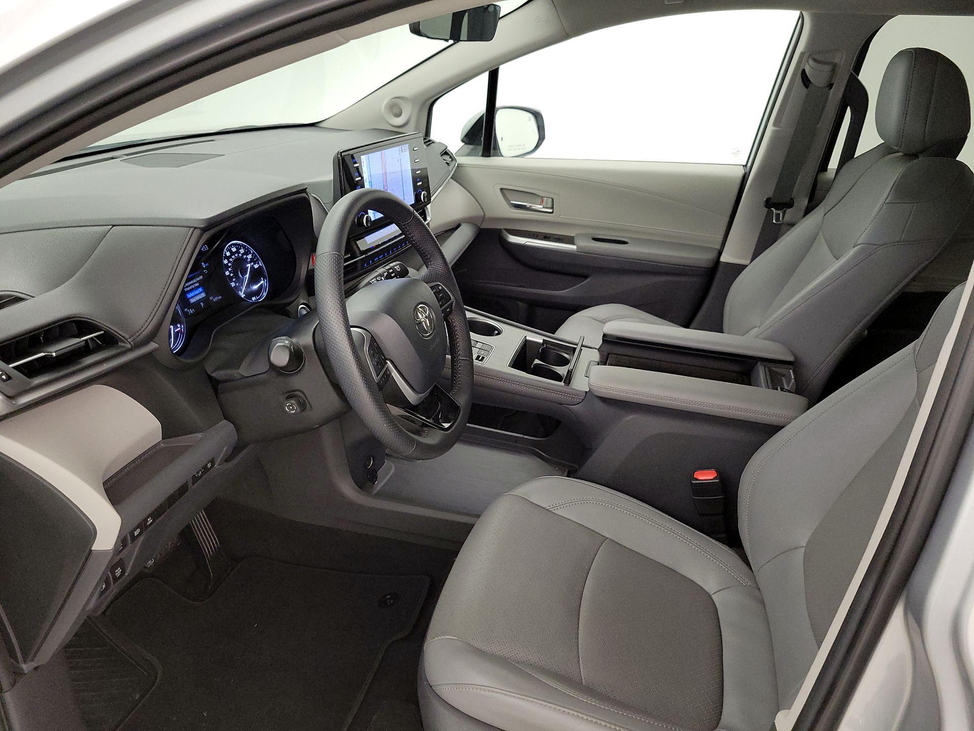Thumbnail: 2021 Toyota Sienna - 11